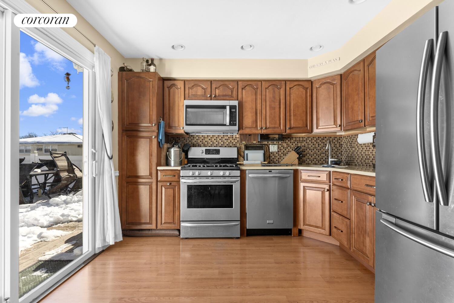 #4 photo, 131 CROSSFIELD Avenue, New York City , NY 10312