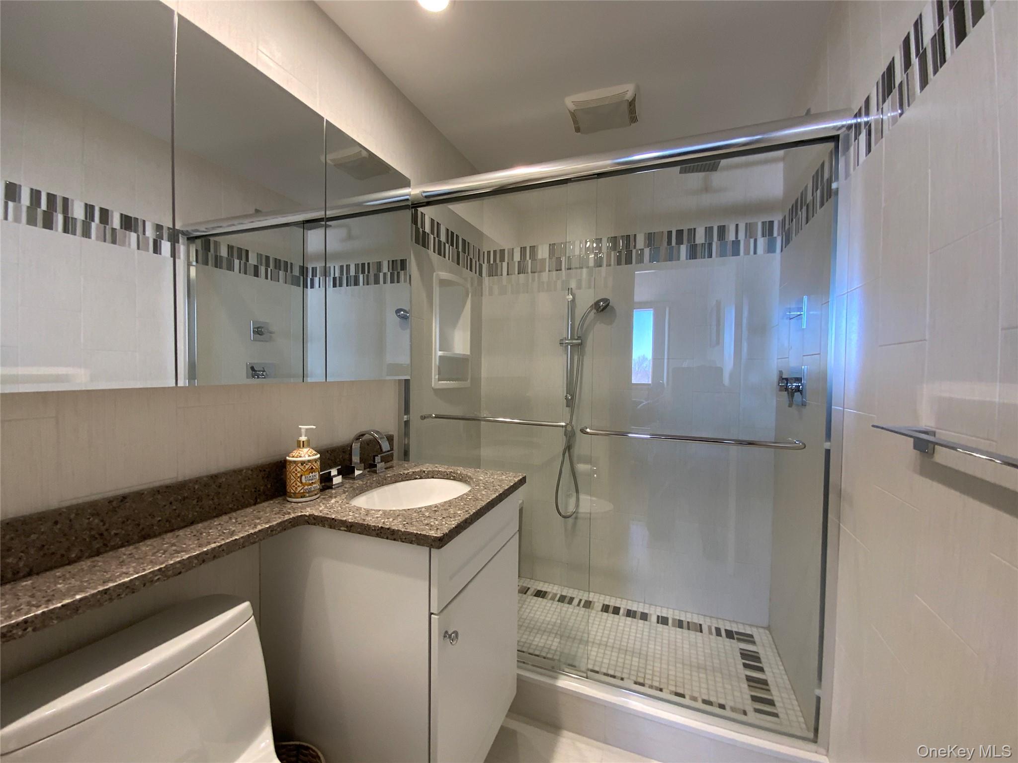 #19 photo, 26910 Grand Central Parkway, Floral Park , NY 11005