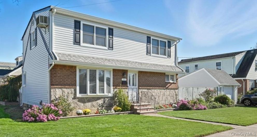 #1 photo, 162 Crown Avenue, 长岛 Elmont , NY 11003