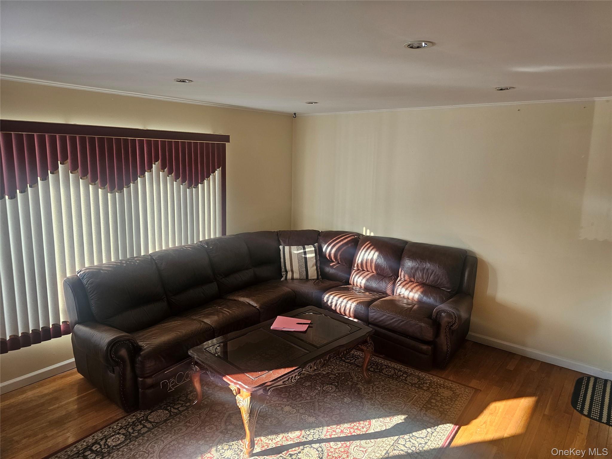 #3 photo, 162 Crown Avenue, 长岛 Elmont , NY 11003