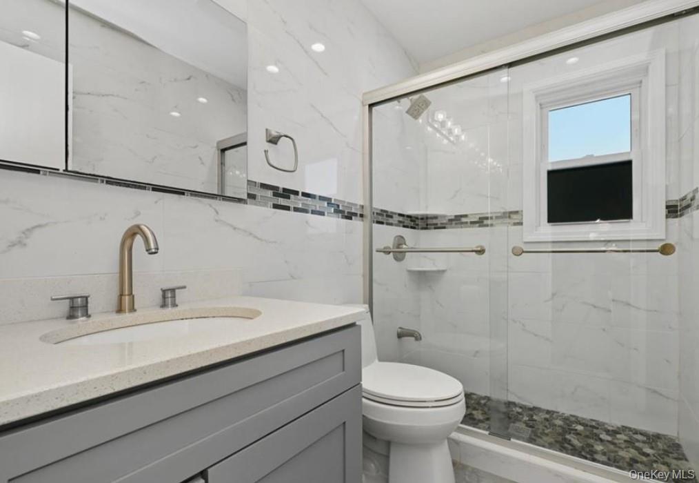 #4 photo, 162 Crown Avenue, 长岛 Elmont , NY 11003