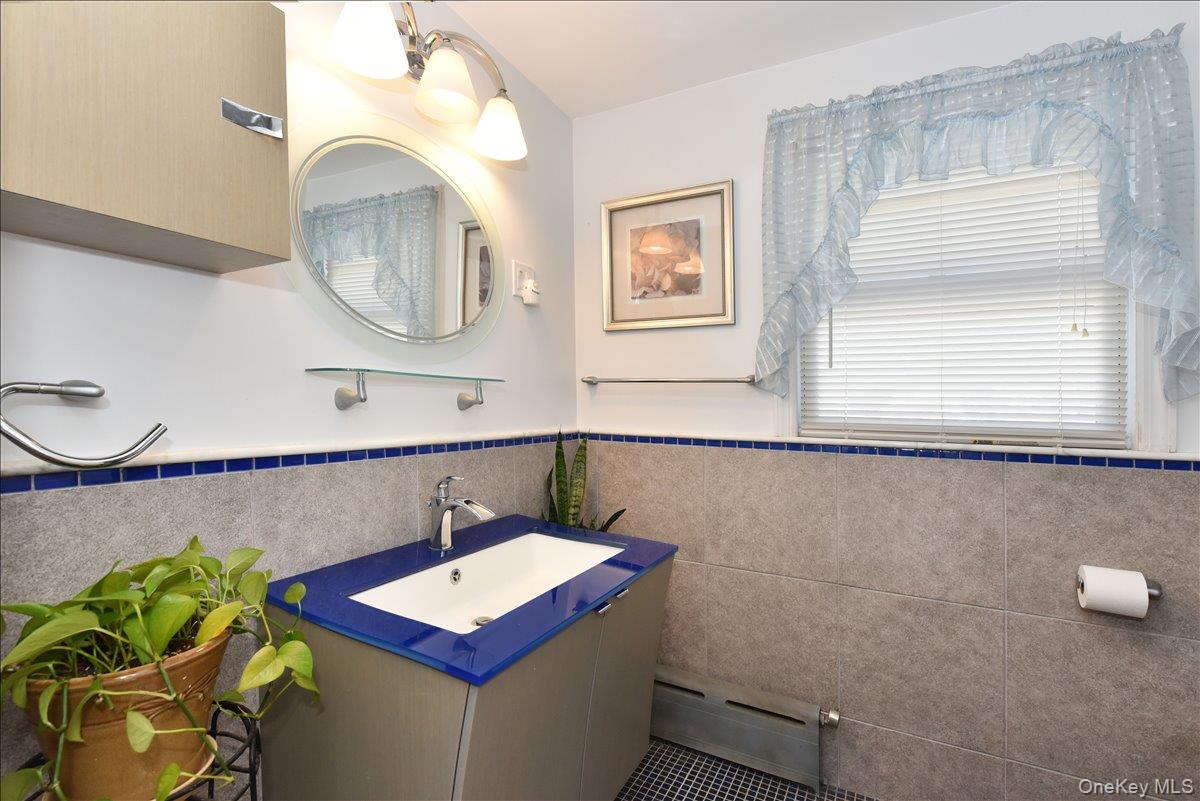 #15 photo, 236 Thelma Avenue, Merrick , NY 11566