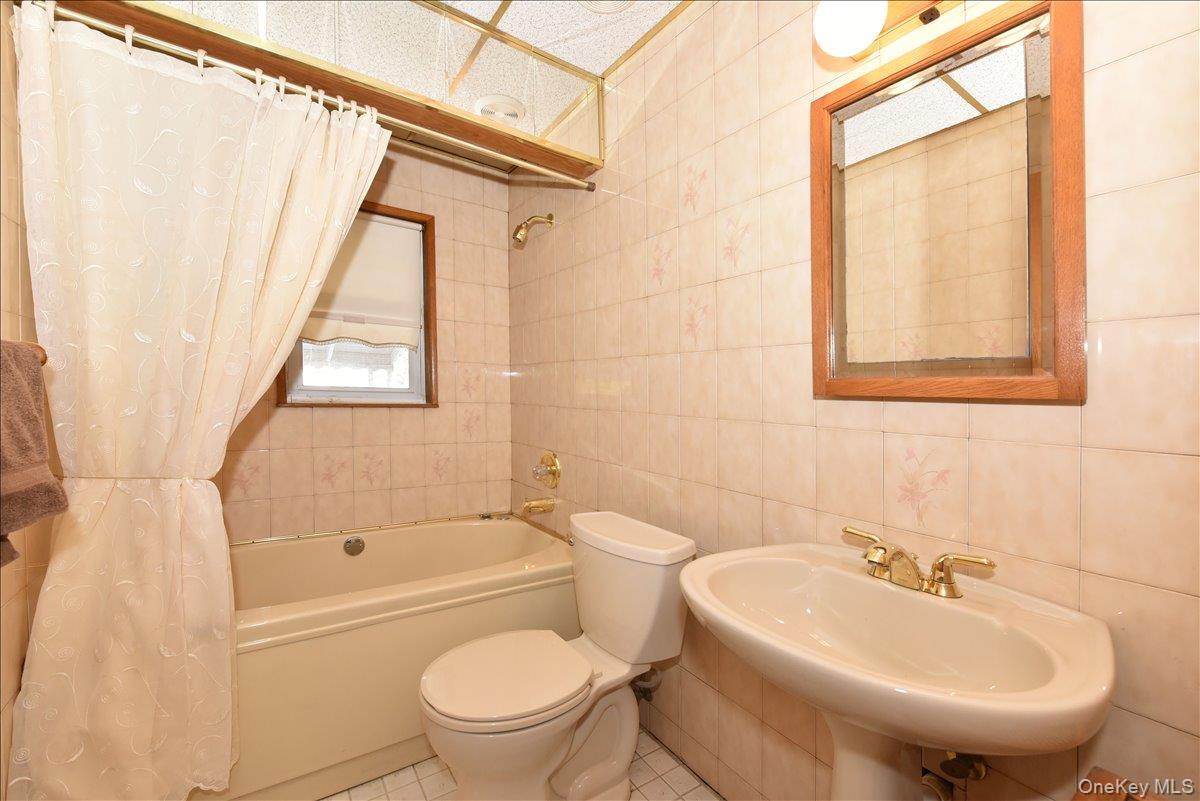 #18 photo, 236 Thelma Avenue, Merrick , NY 11566