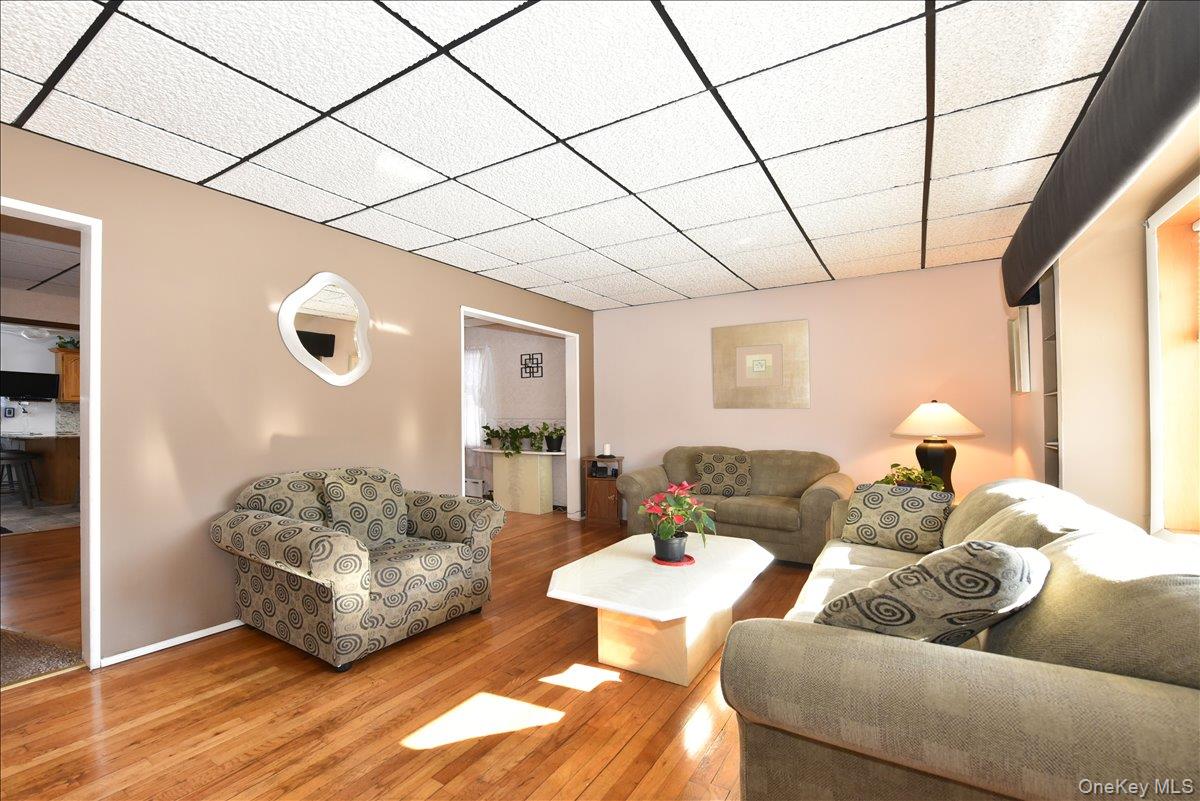 #7 photo, 236 Thelma Avenue, Merrick , NY 11566