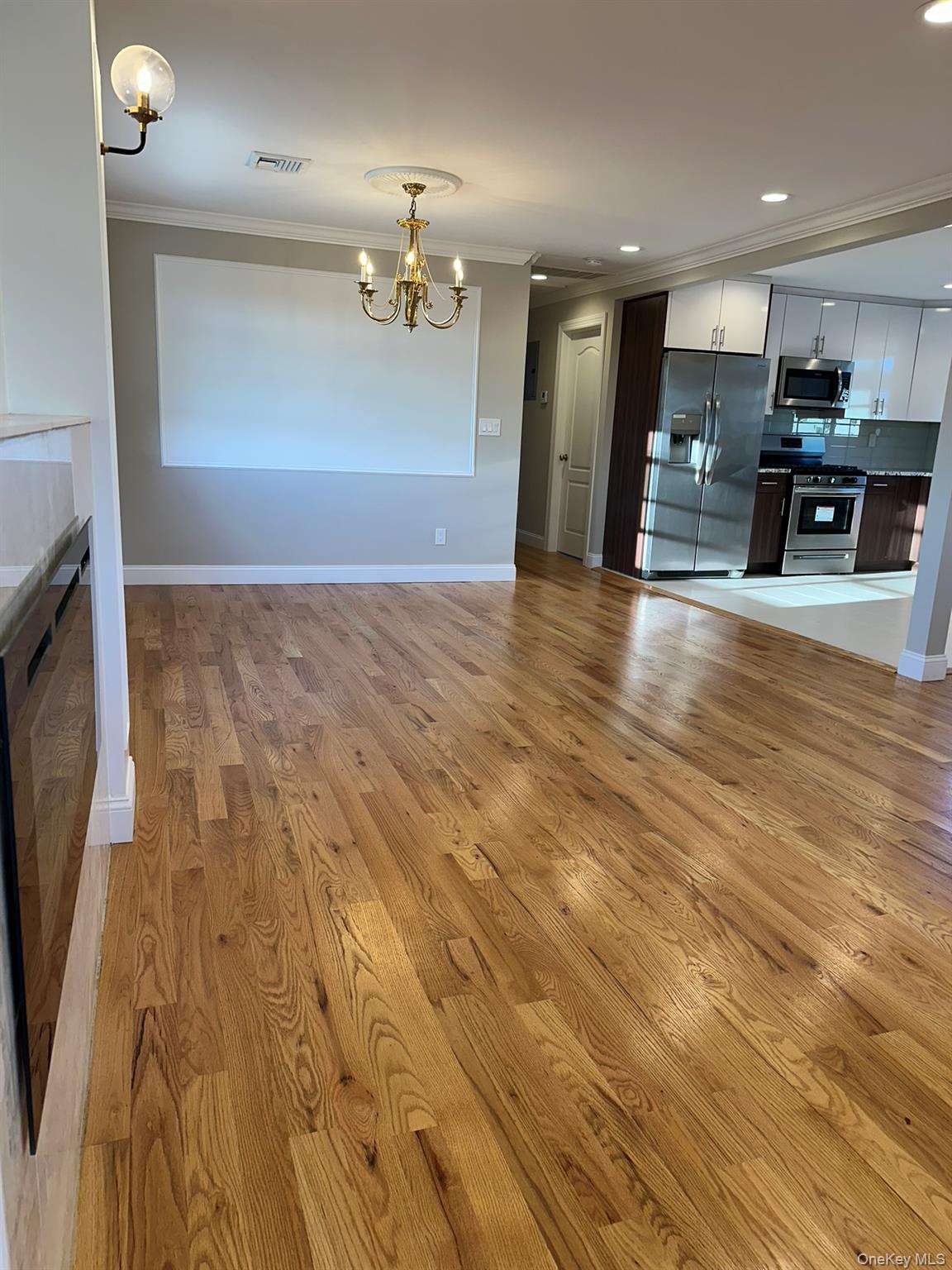 #8 photo, 60 Arlington Street, Mineola , NY 11501