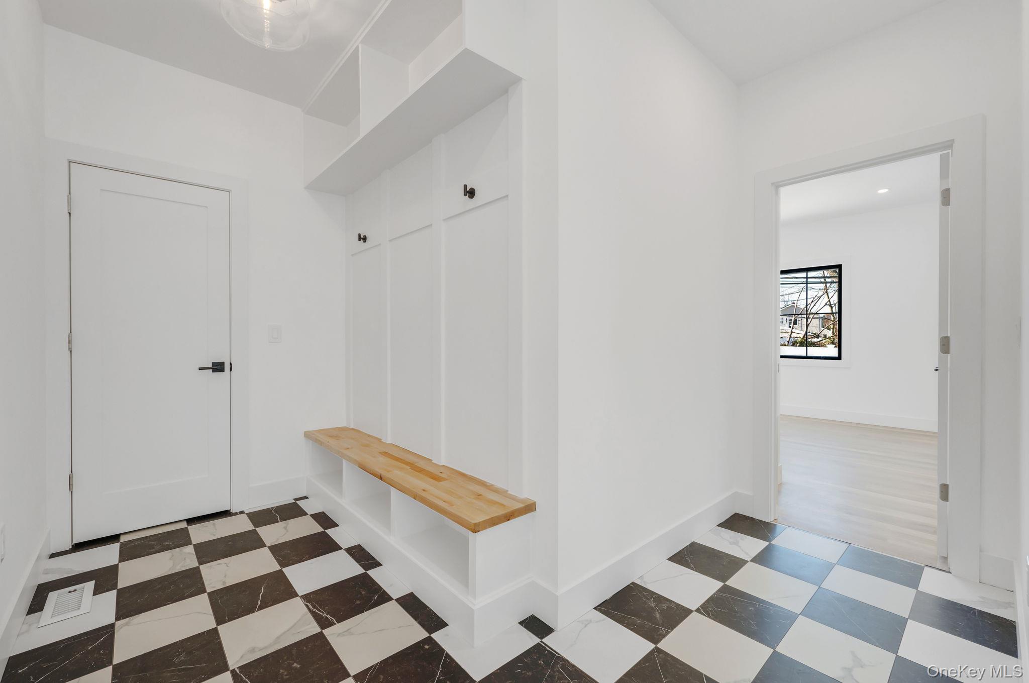 #20 photo, 38 Pond Lane, Levittown , NY 11756