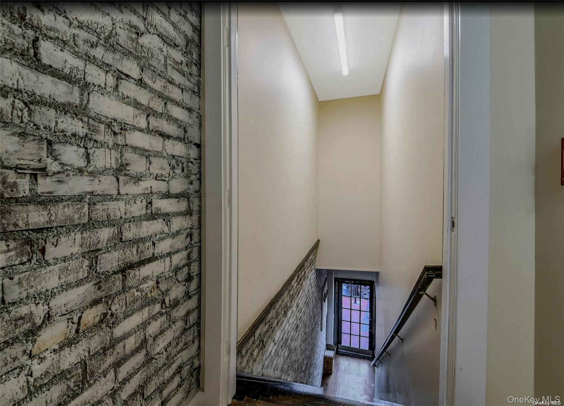 #6 photo, 400 A New York Avenue, Huntington , NY 11743