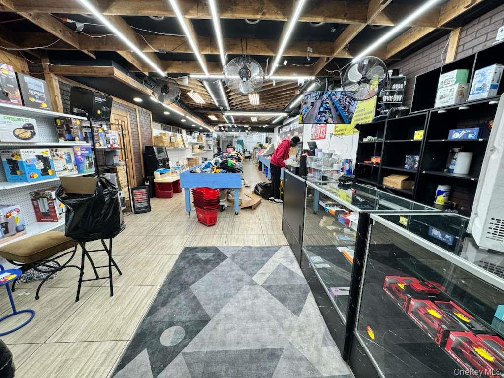 #1 photo, 272 E 198th Street, 브롱크스 Bronx , NY 10458