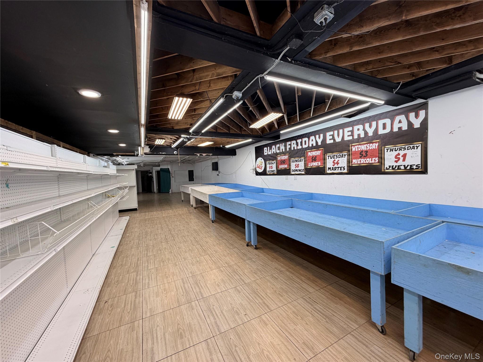 #14 photo, 272 E 198th Street, 브롱크스 Bronx , NY 10458