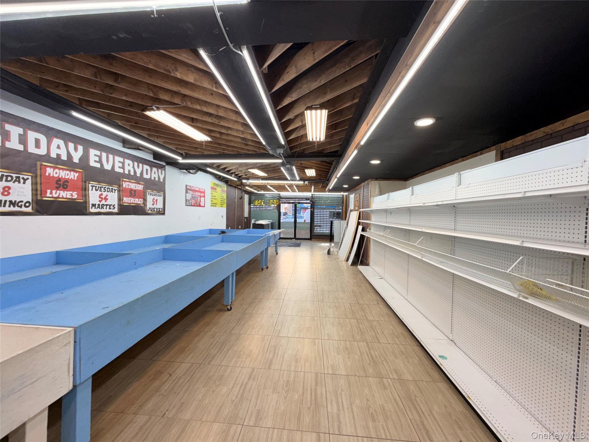 #17 photo, 272 E 198th Street, 브롱크스 Bronx , NY 10458