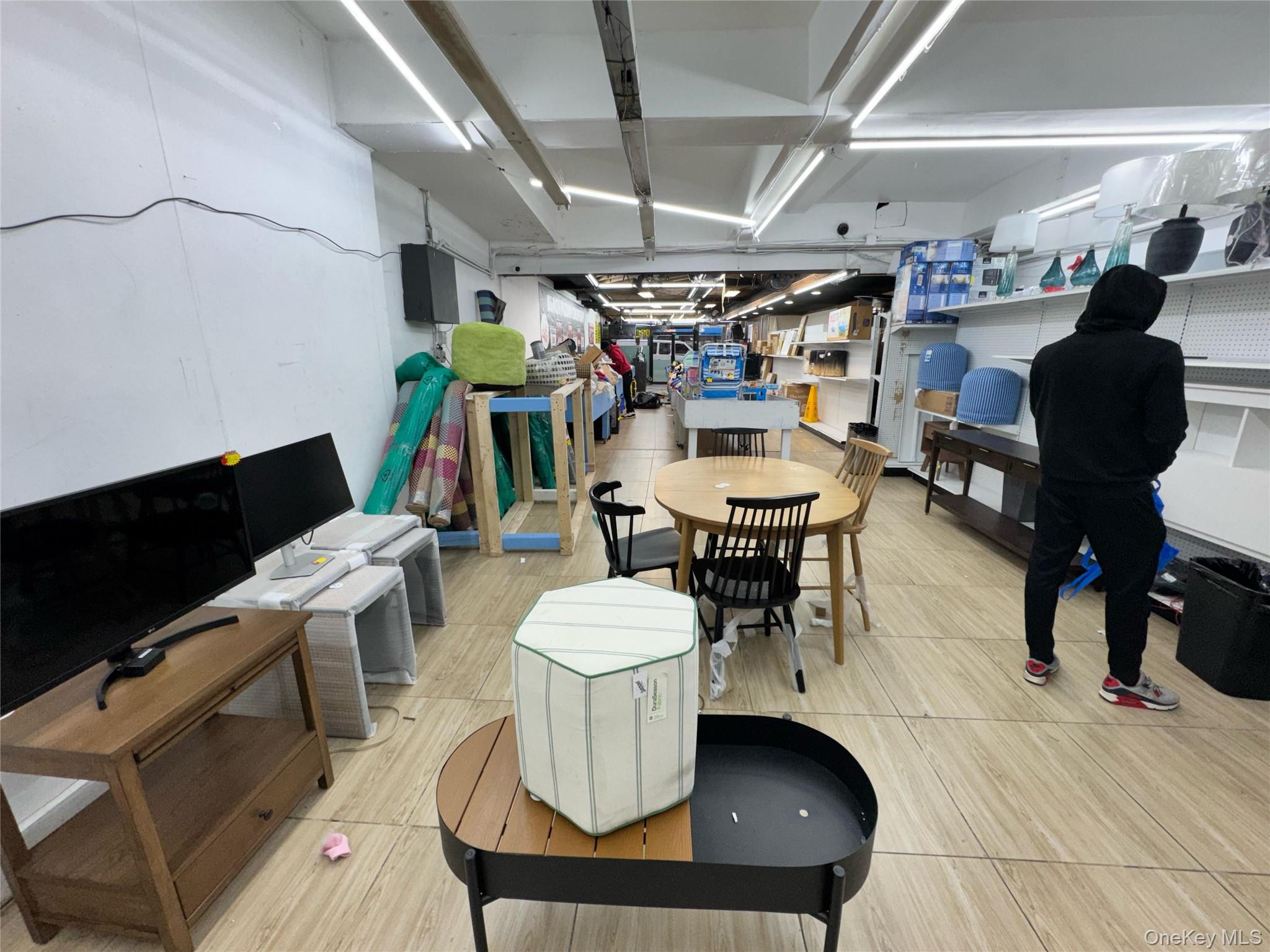 #2 photo, 272 E 198th Street, 브롱크스 Bronx , NY 10458