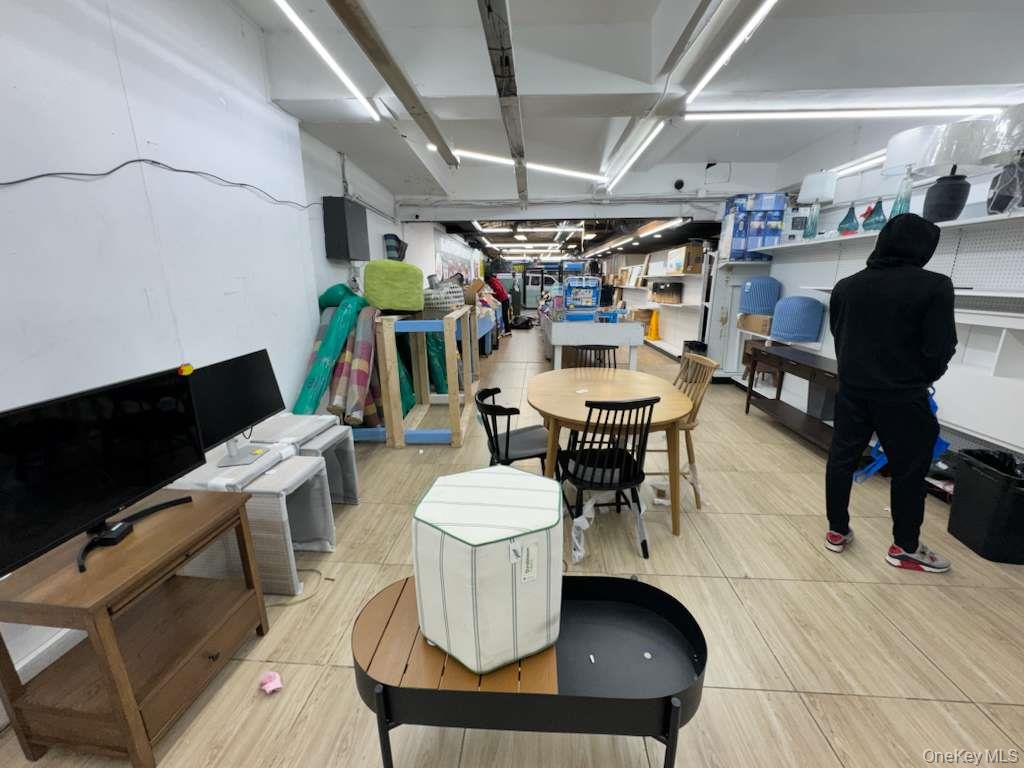 #4 photo, 272 E 198th Street, 브롱크스 Bronx , NY 10458