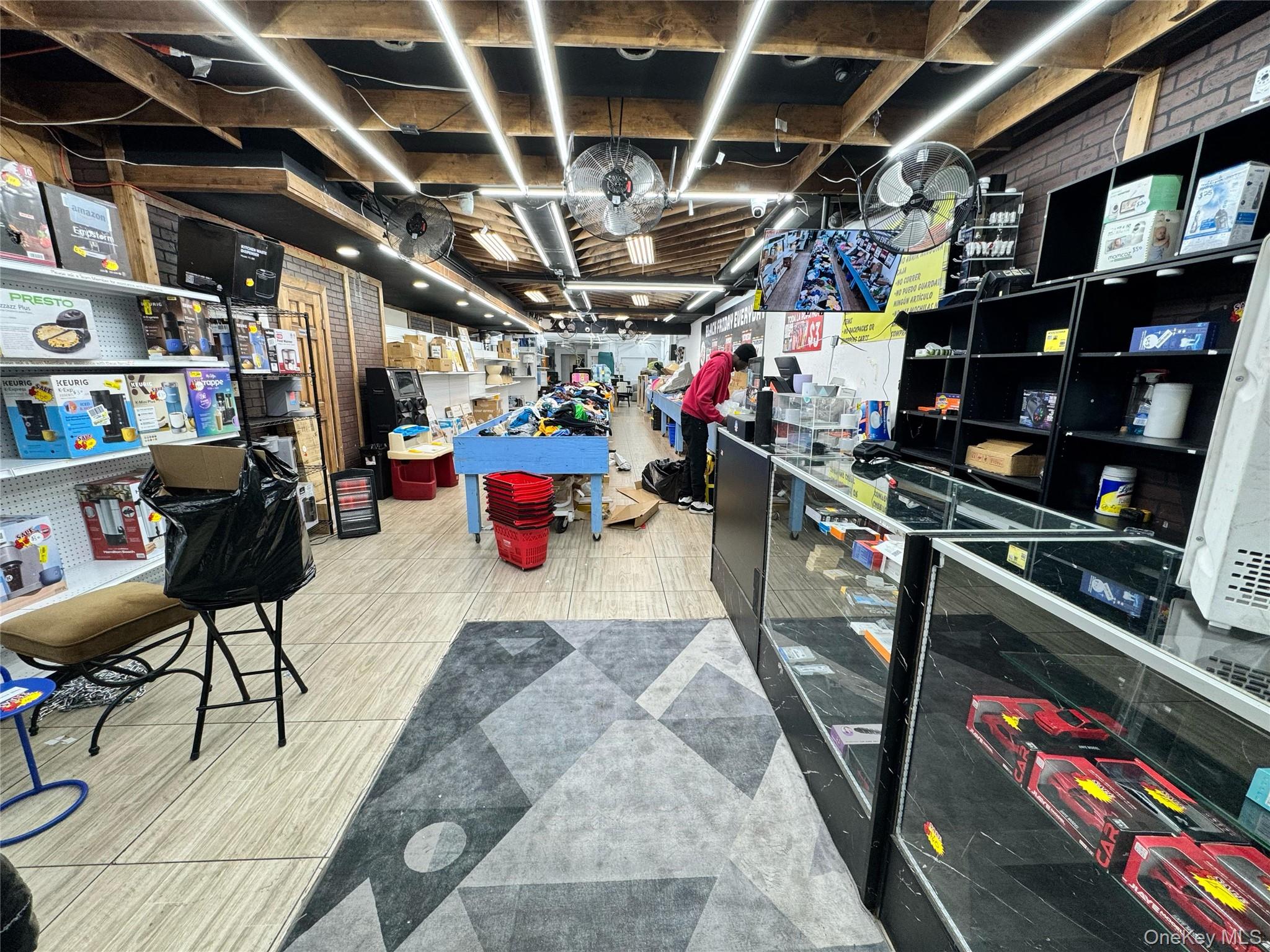 #5 photo, 272 E 198th Street, 브롱크스 Bronx , NY 10458