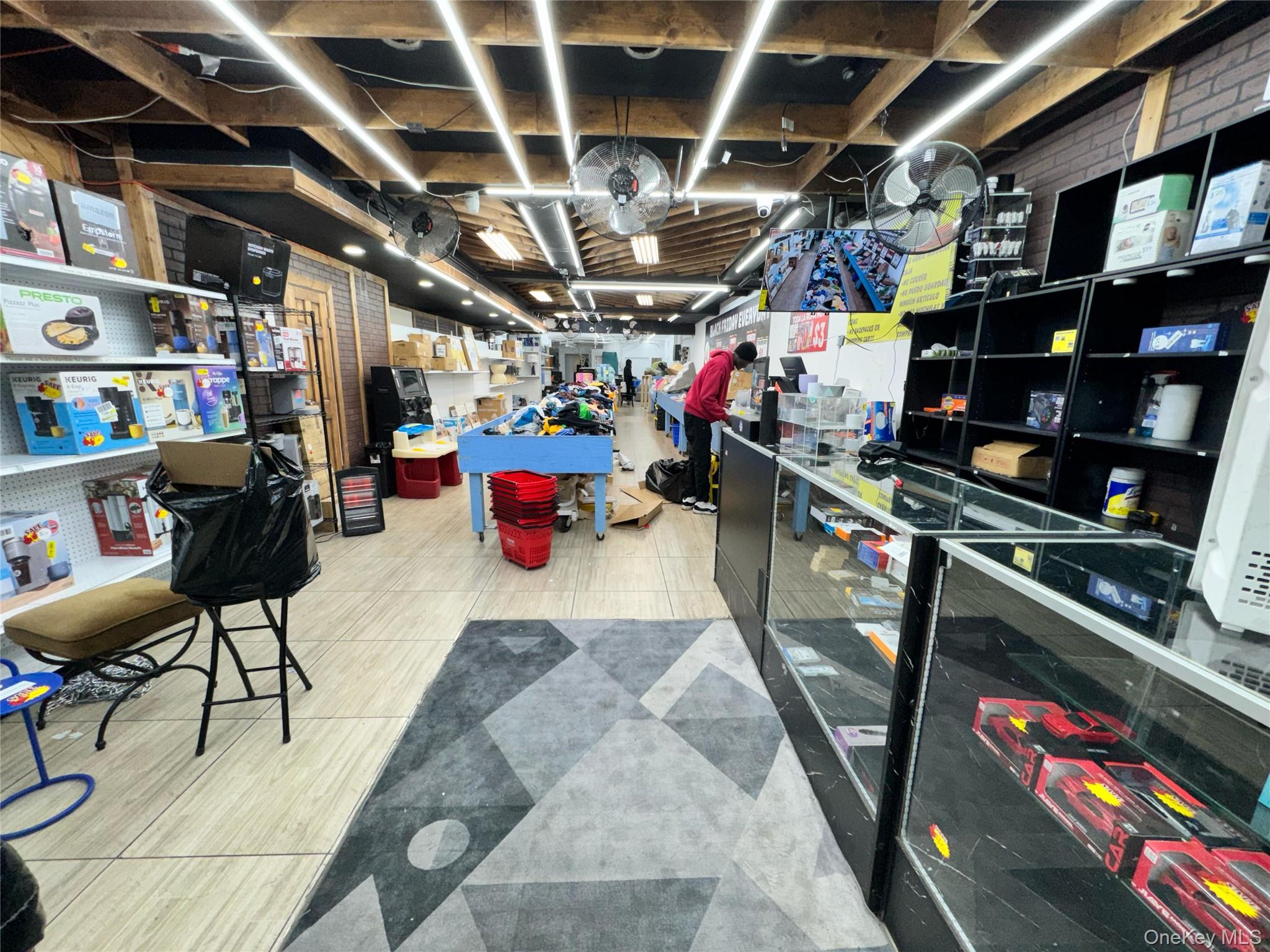 #6 photo, 272 E 198th Street, 브롱크스 Bronx , NY 10458