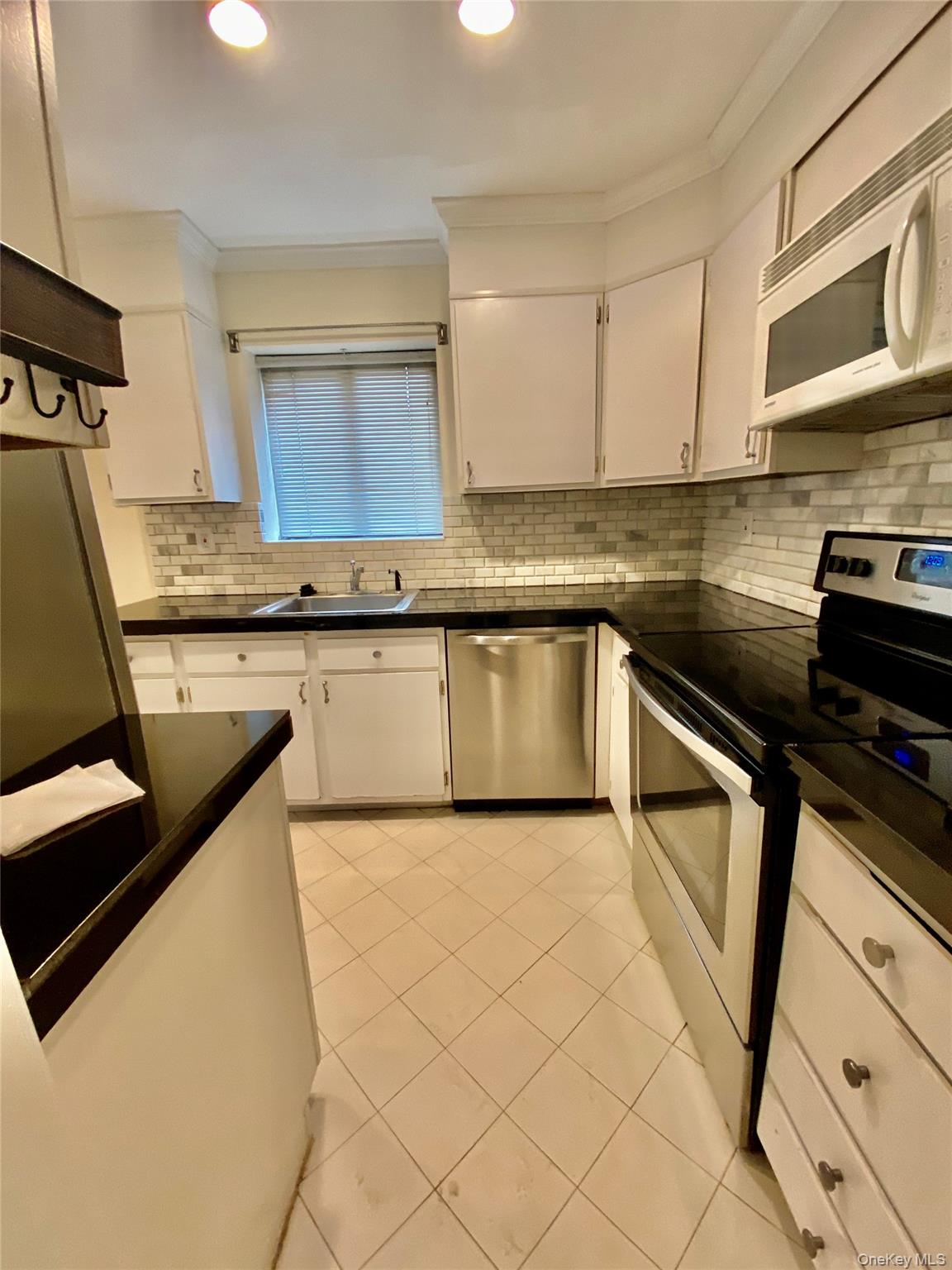 #4 photo, 75 Greenway Close, Rye Brook , NY 10573