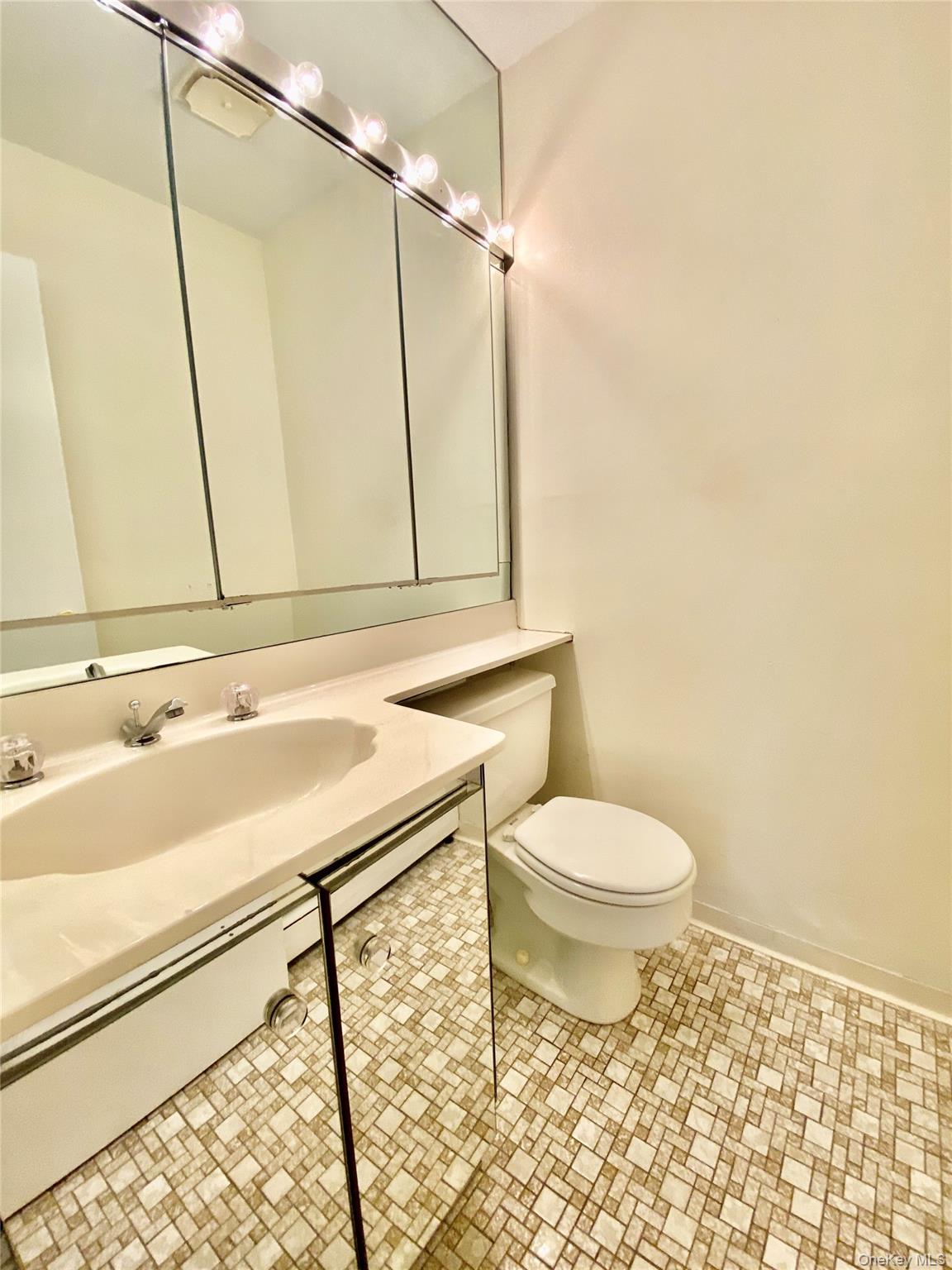 #9 photo, 75 Greenway Close, Rye Brook , NY 10573