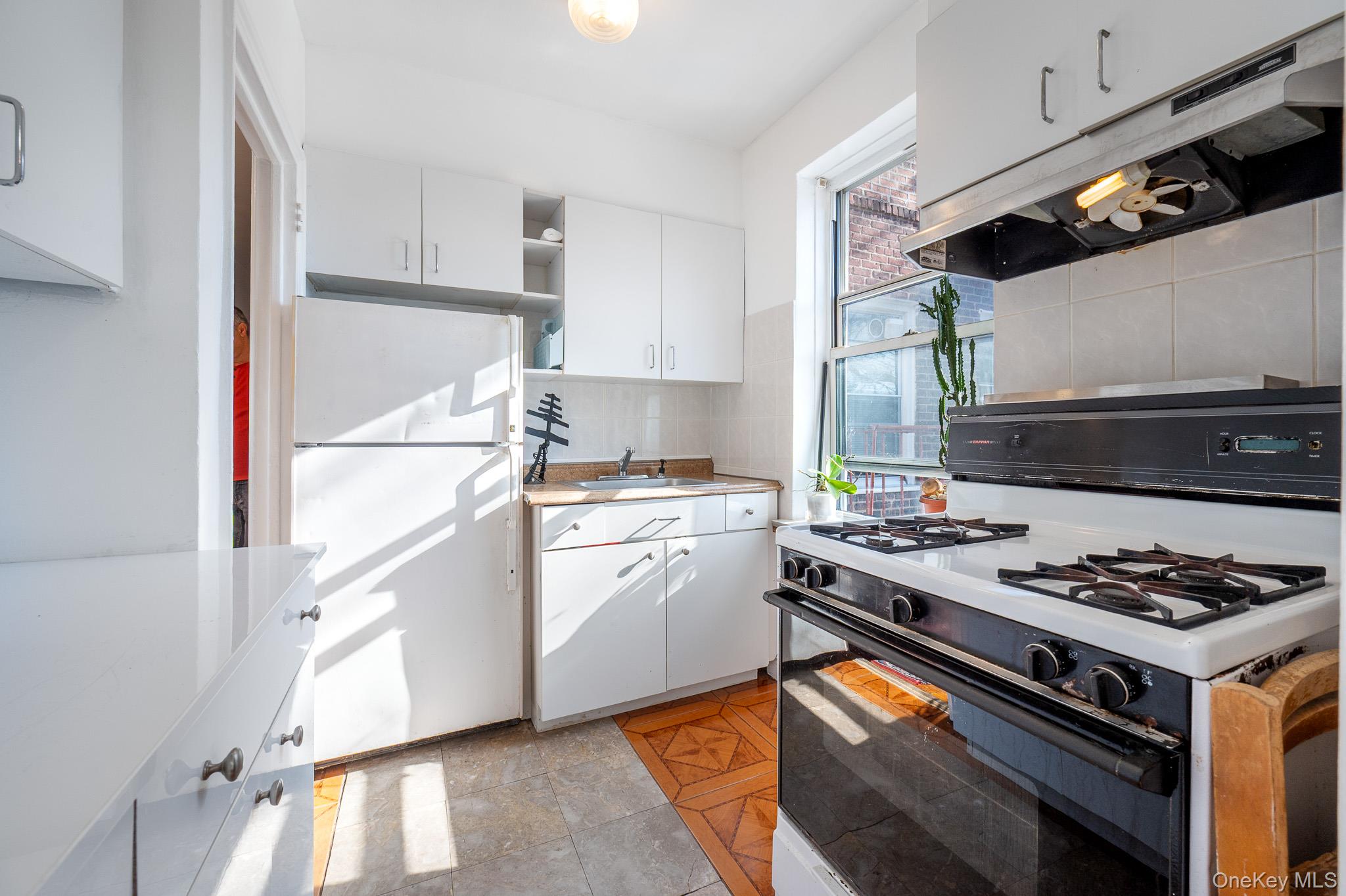 #11 photo, 141-24 78 Road, Kew Garden Hills , NY 11367