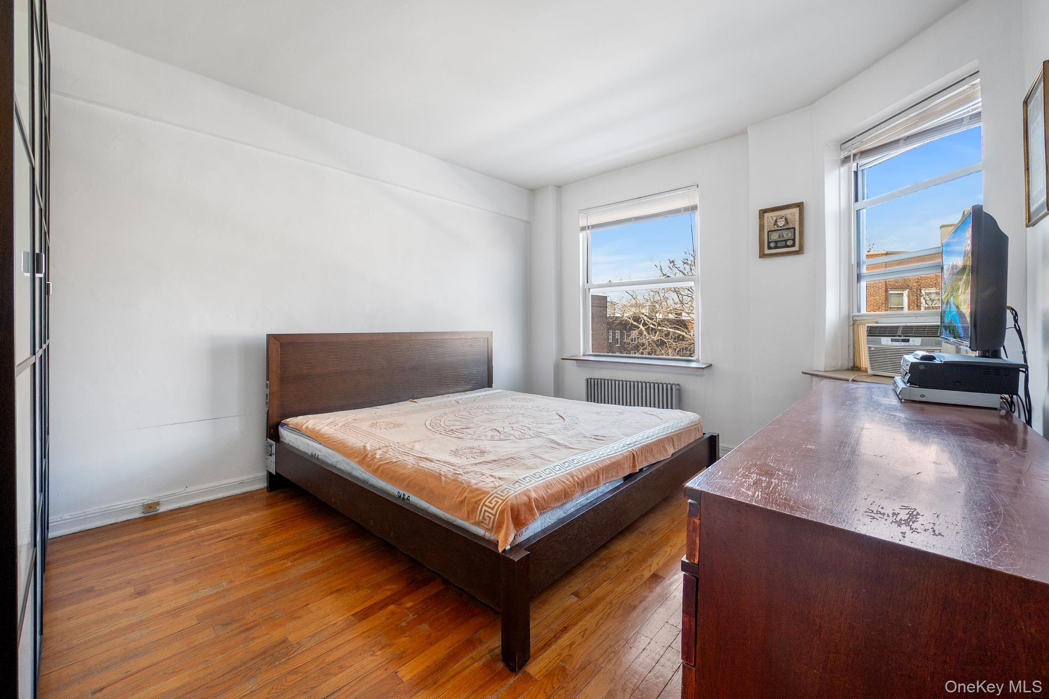 #4 photo, 141-24 78 Road, Kew Garden Hills , NY 11367