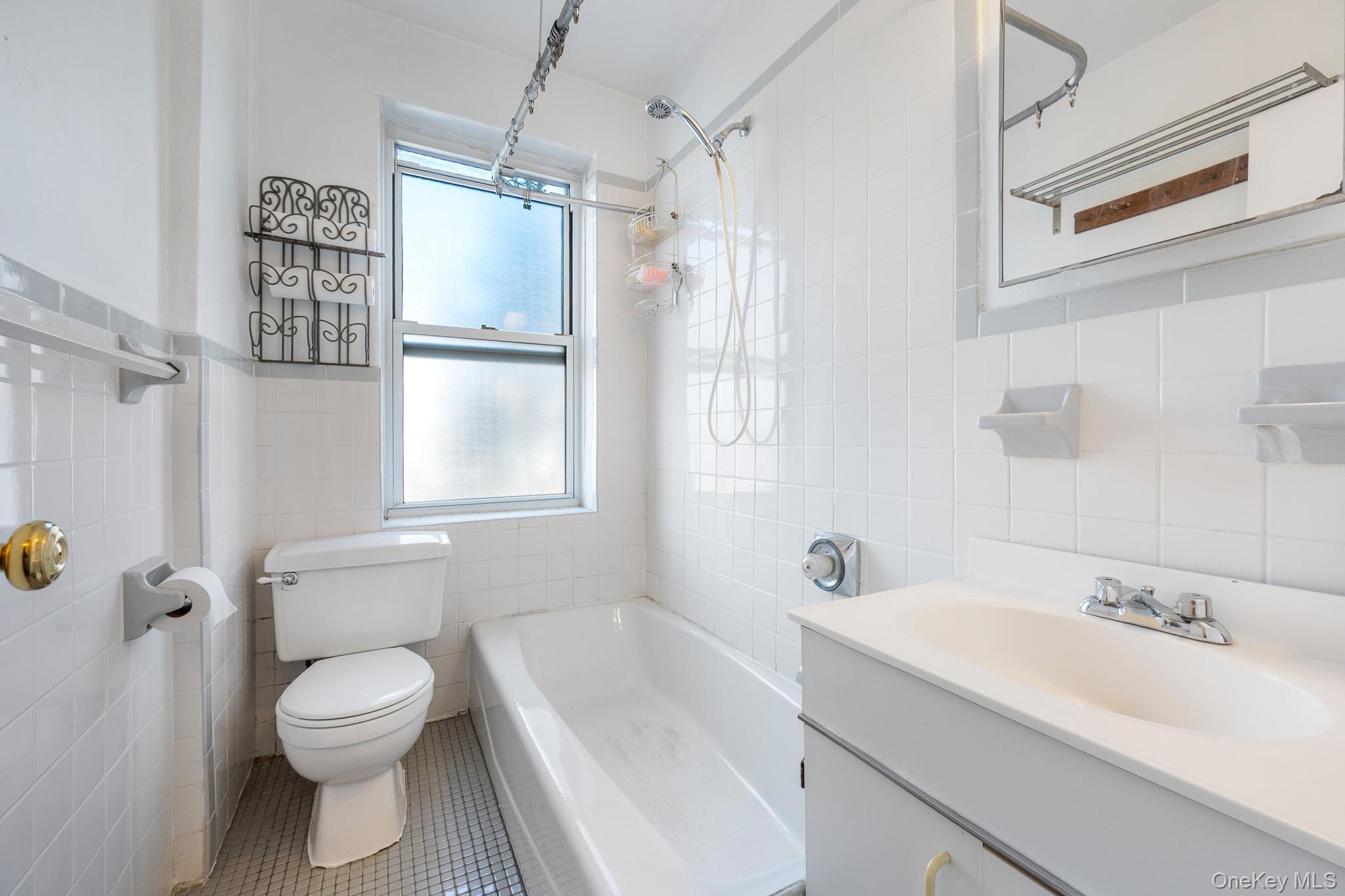 #5 photo, 141-24 78 Road, Kew Garden Hills , NY 11367