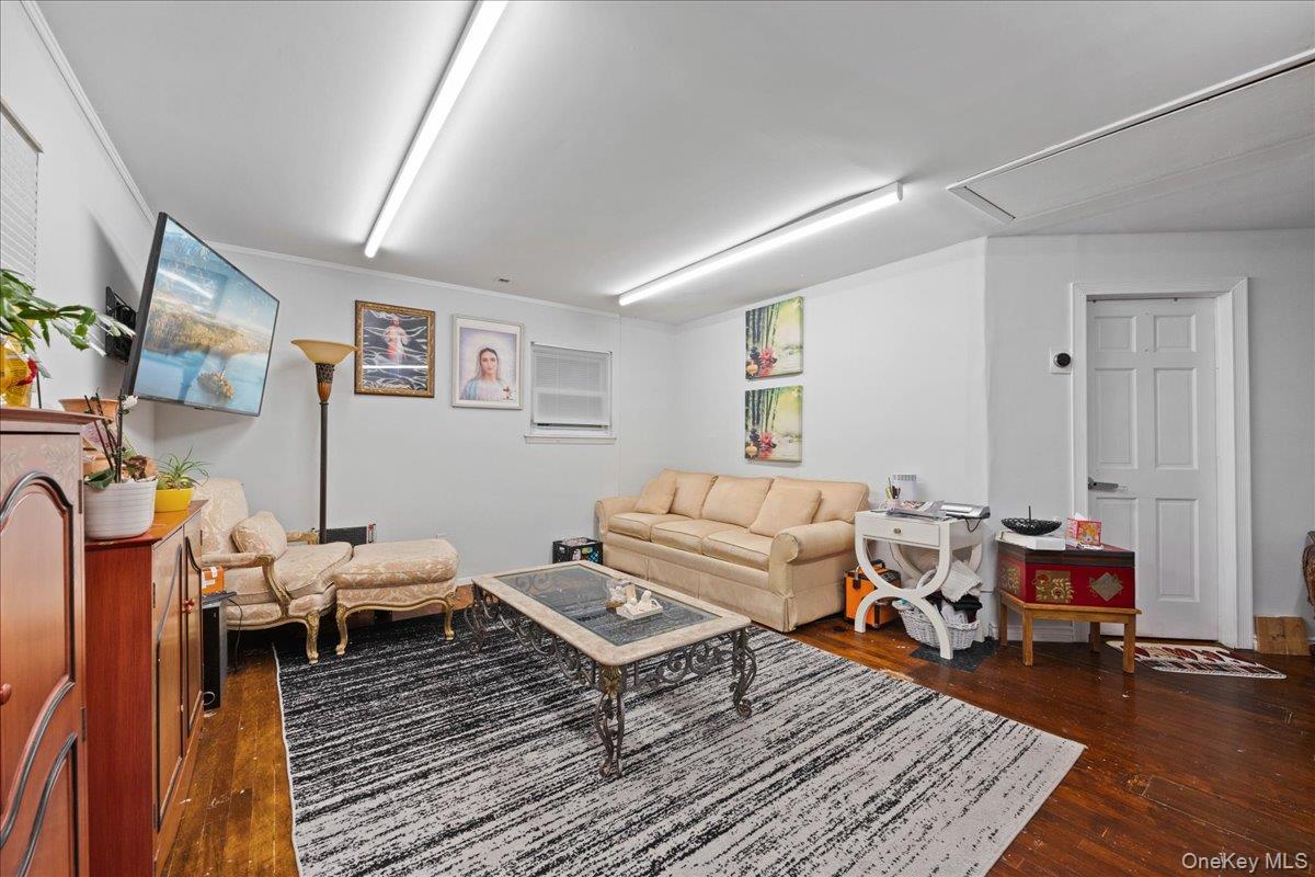 #5 photo, 134 11th Avenue, Huntington , NY 11746