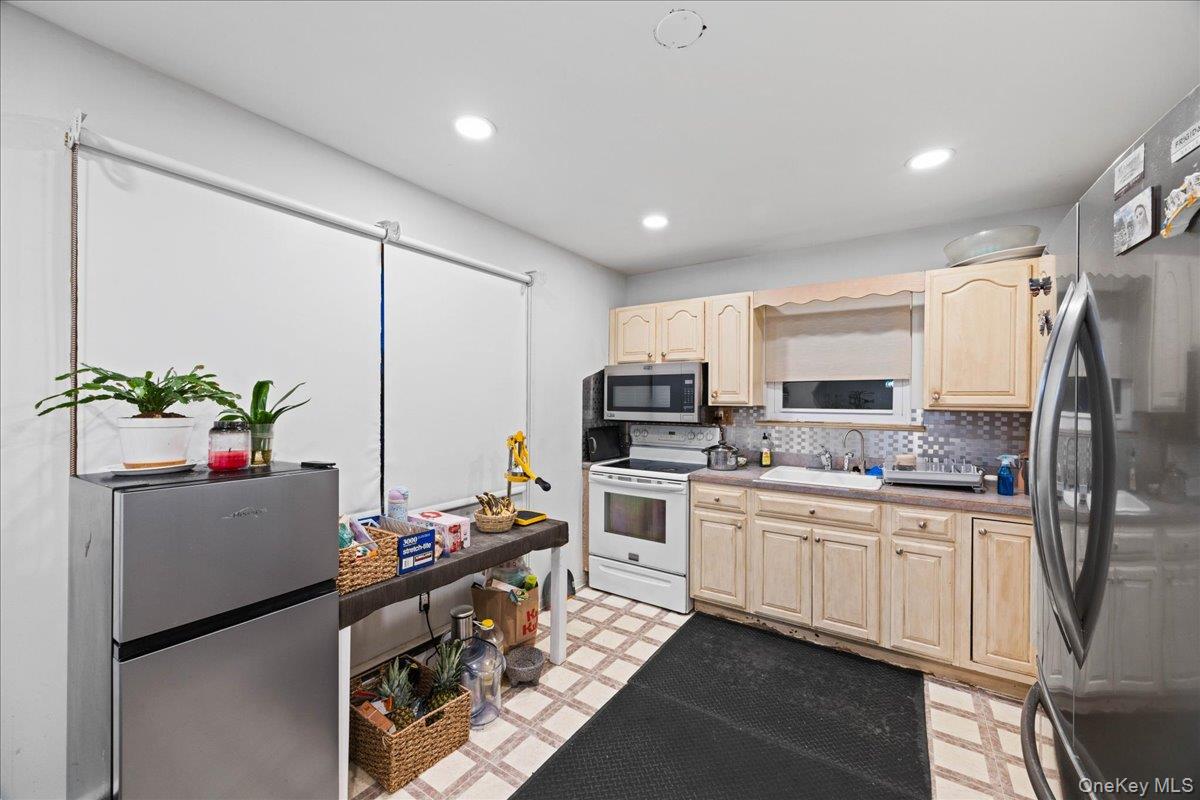 #7 photo, 134 11th Avenue, Huntington , NY 11746