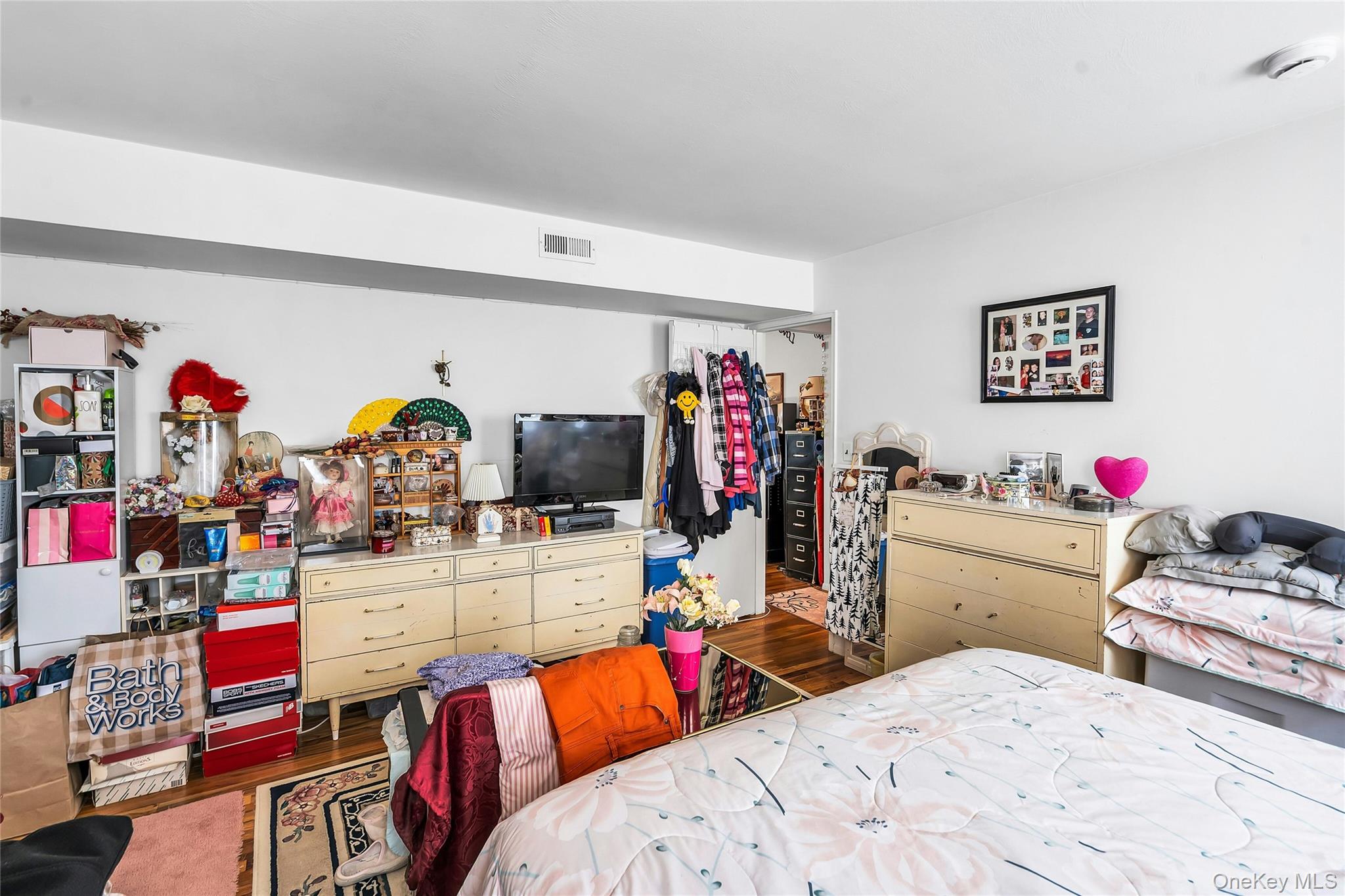 #10 photo, 280 Artist Lake Drive, Middle Island , NY 11953