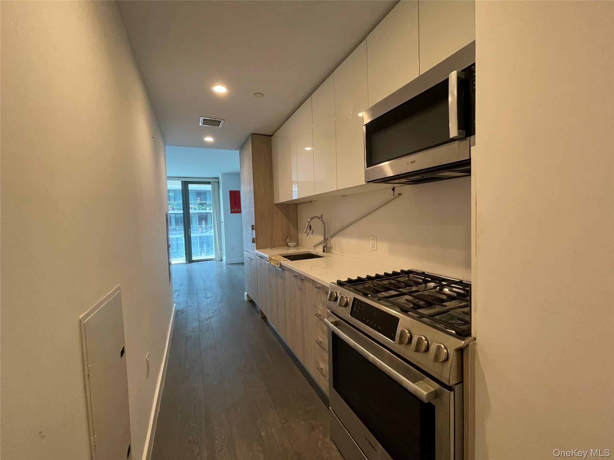 #3 photo, 131-05 40 Road, קווינס Flushing , NY 11354