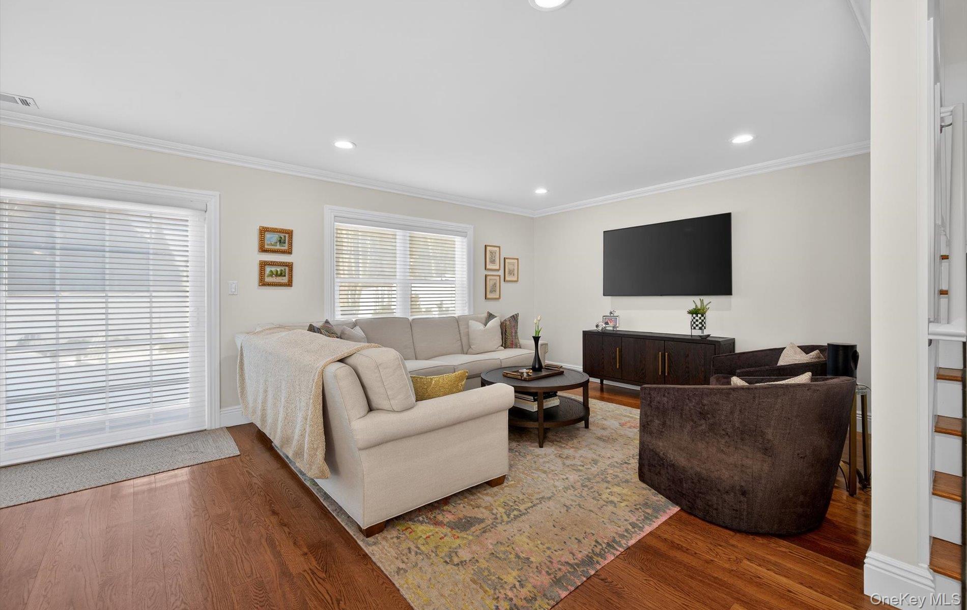 #19 photo, 211 Barton Avenue, Melville , NY 11747