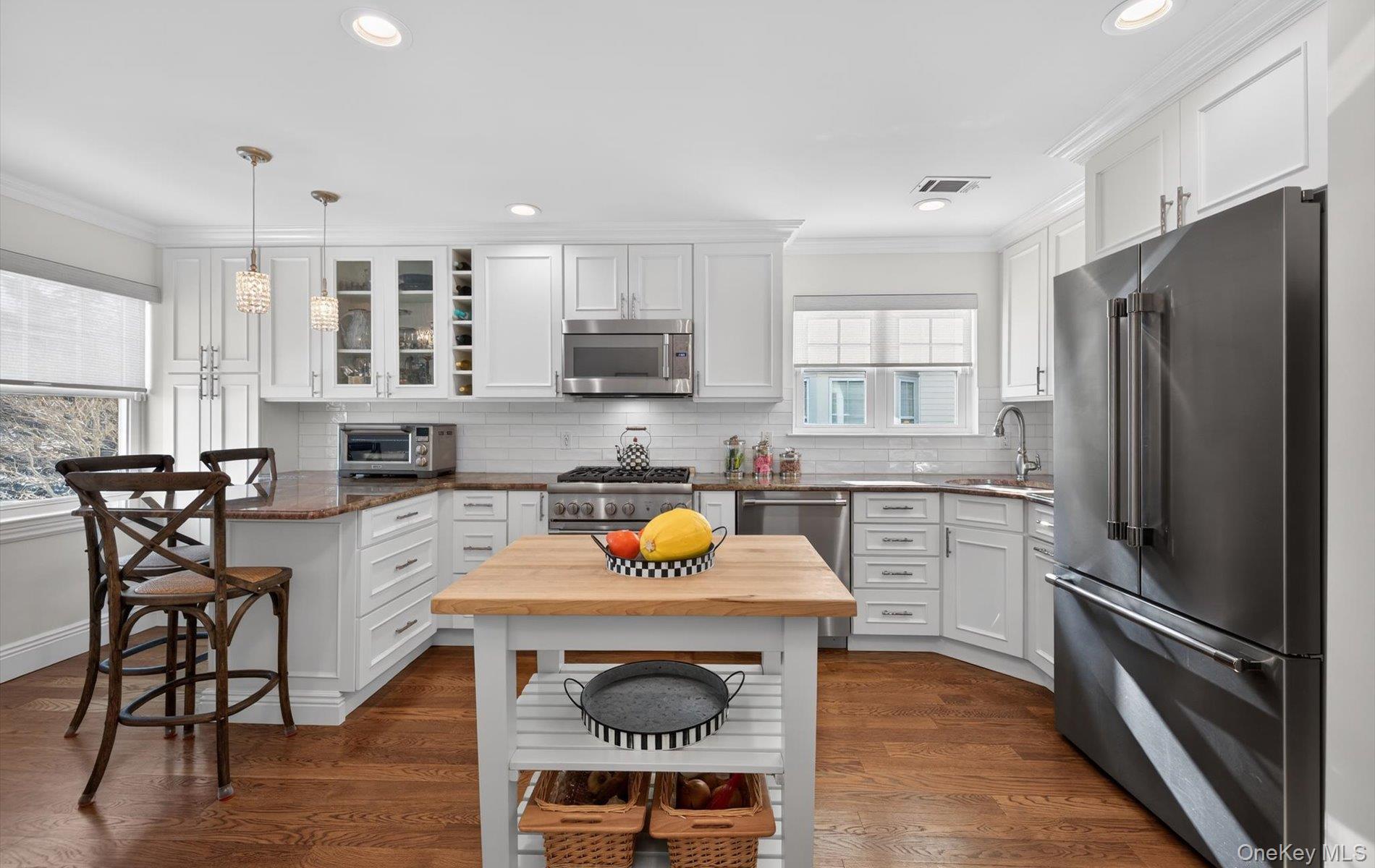 #5 photo, 211 Barton Avenue, Melville , NY 11747