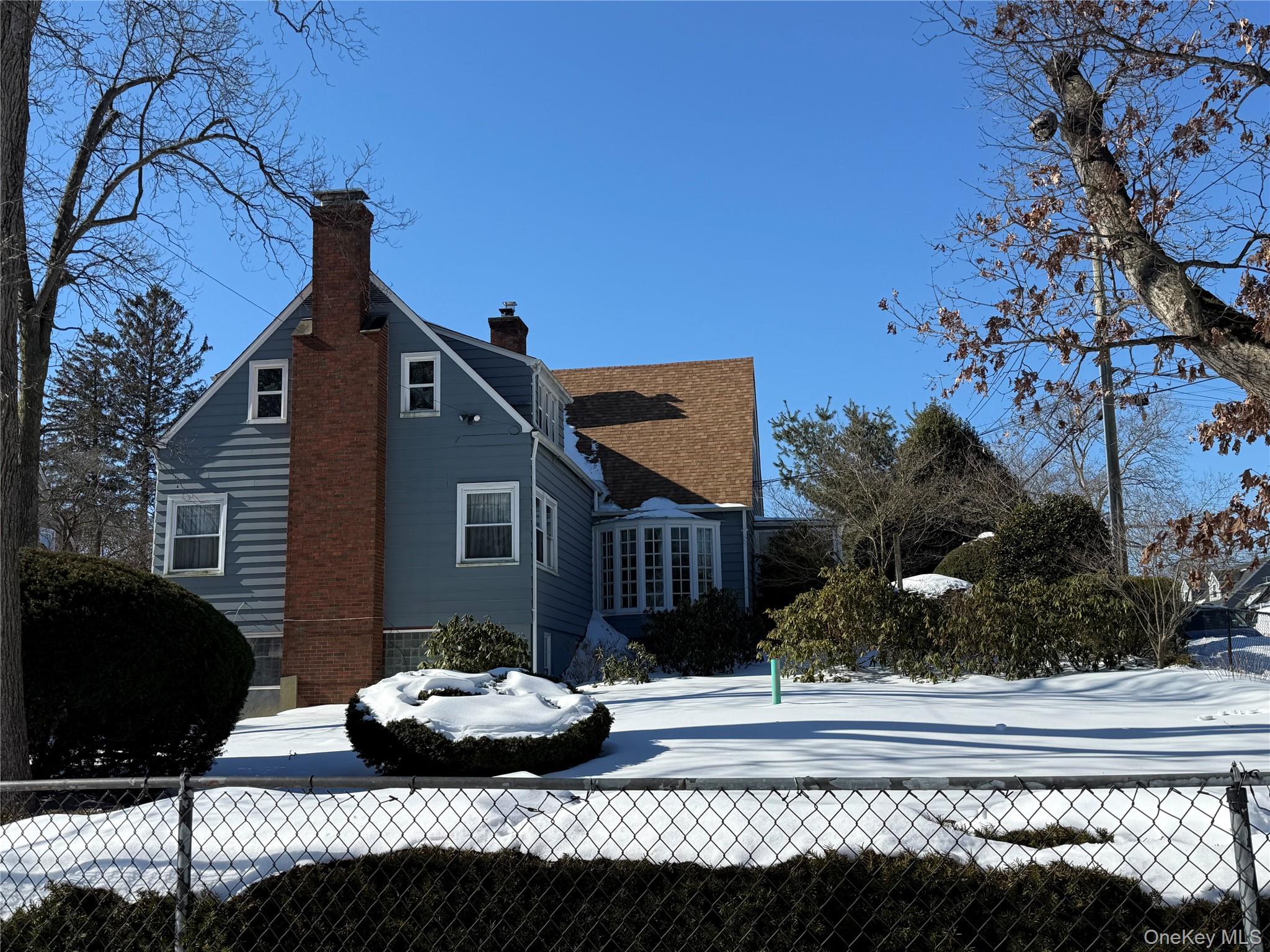 #2 photo, 90 W 10th Street, Huntington Station , NY 11746