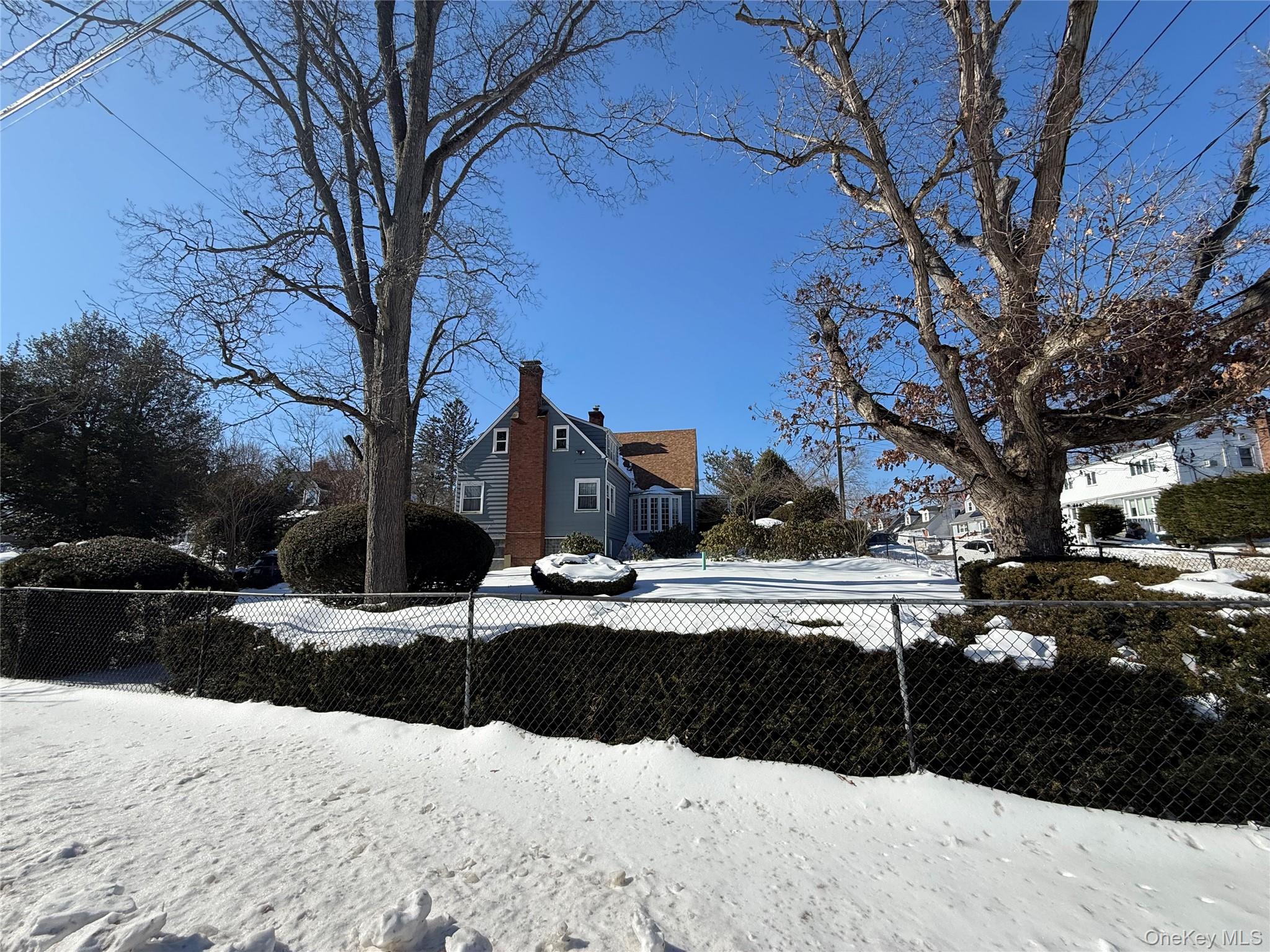 #4 photo, 90 W 10th Street, Huntington Station , NY 11746