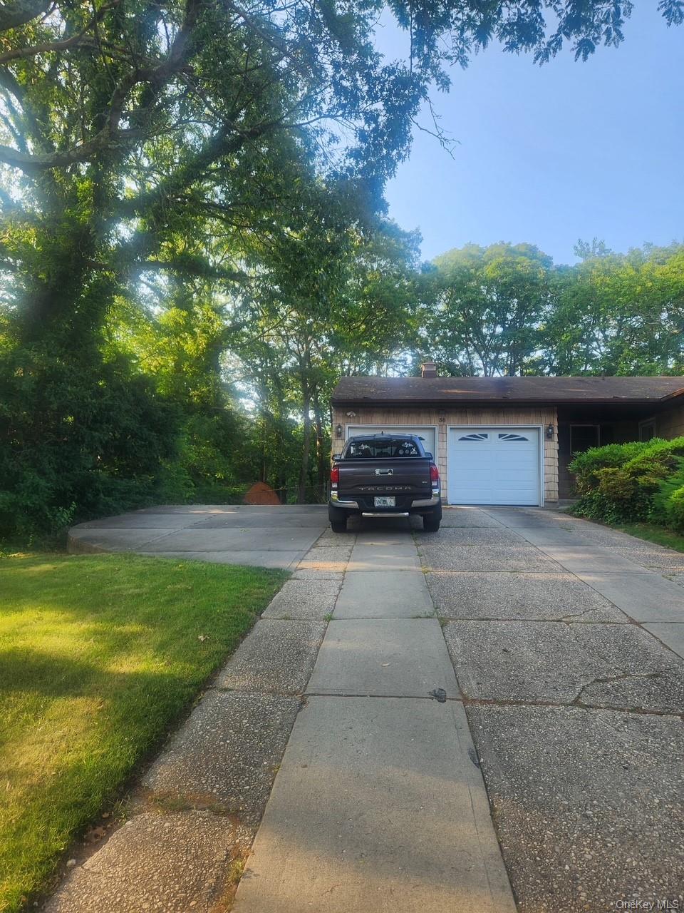 #2 photo, 38 Maria Court, सफ़ोक काउंटी Holbrook , NY 11741