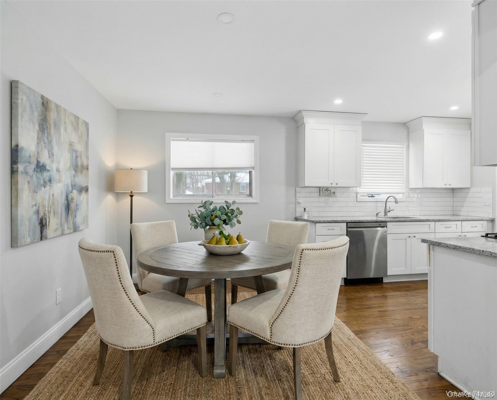 #11 photo, 16 Blackman Street, 롱 아일랜드 Smithtown , NY 11787