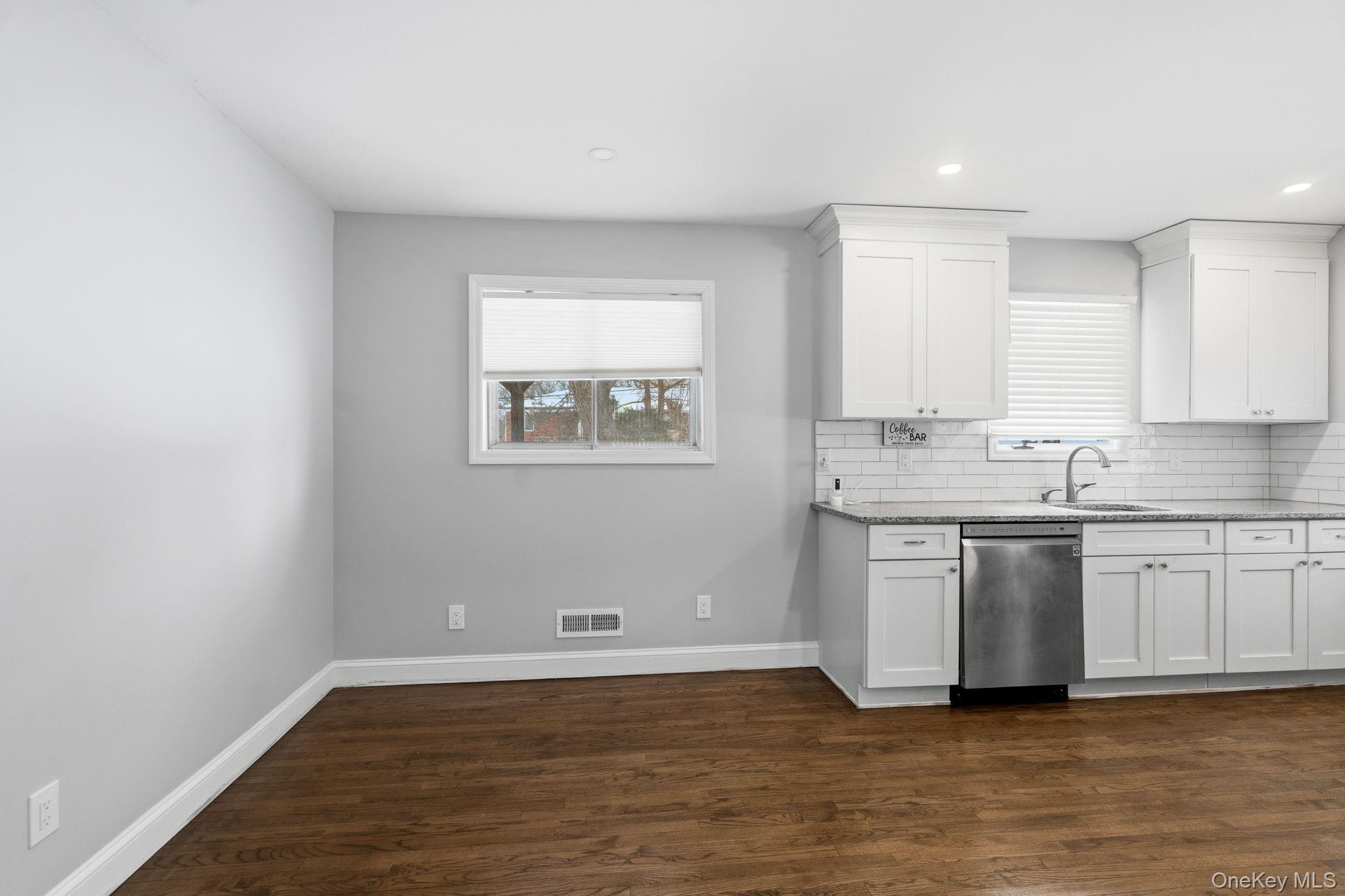 #12 photo, 16 Blackman Street, 롱 아일랜드 Smithtown , NY 11787