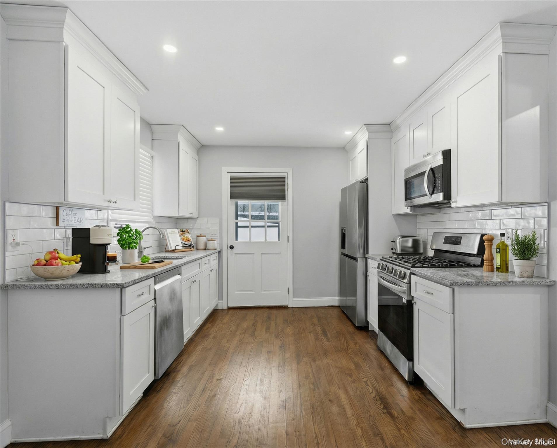 #14 photo, 16 Blackman Street, 롱 아일랜드 Smithtown , NY 11787