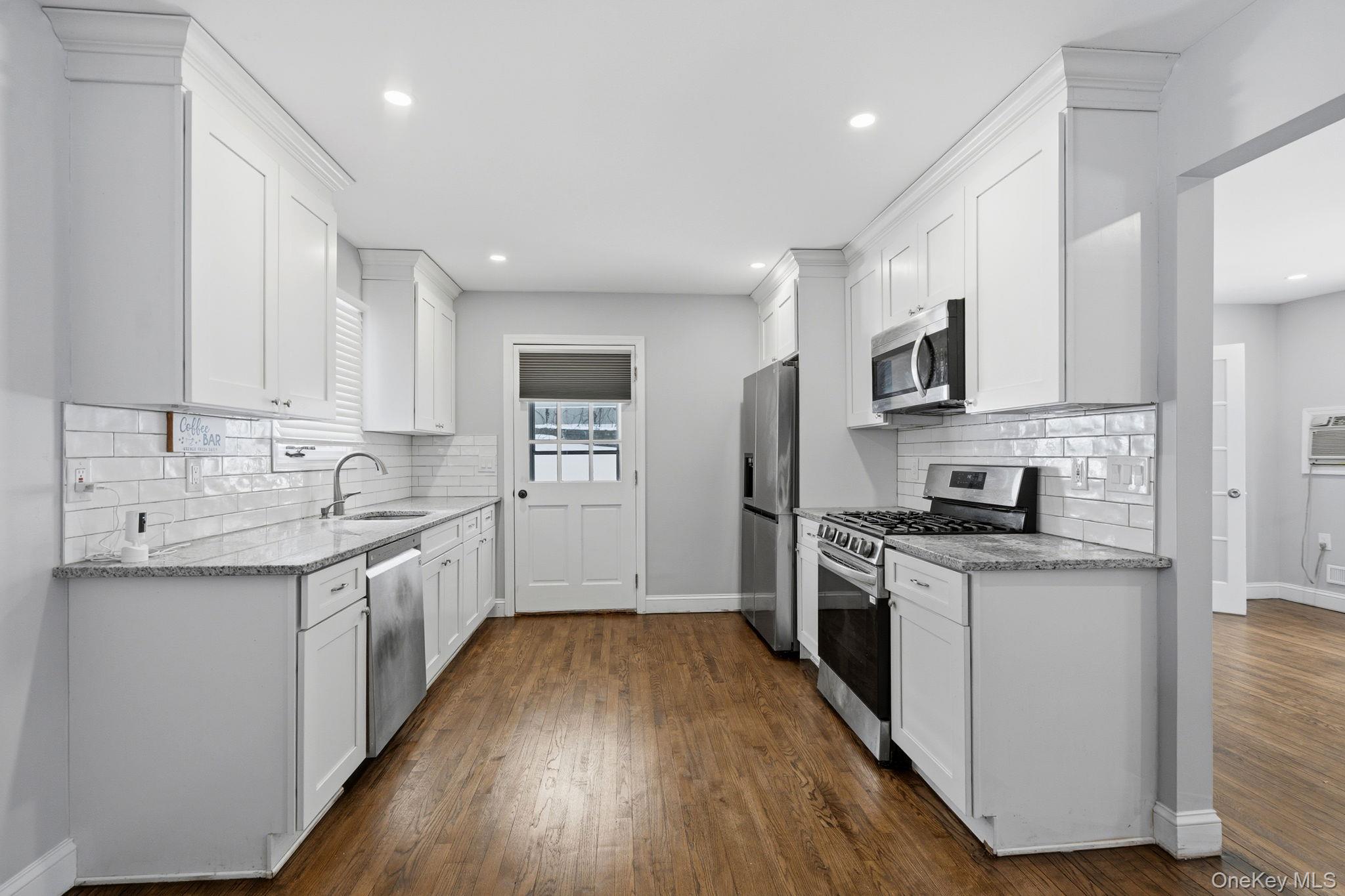 #15 photo, 16 Blackman Street, 롱 아일랜드 Smithtown , NY 11787