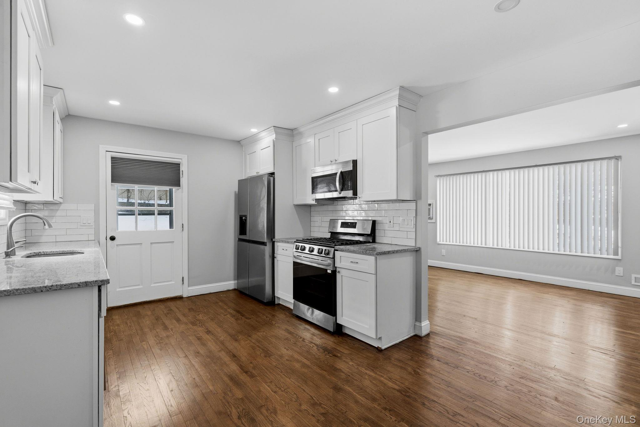 #16 photo, 16 Blackman Street, 롱 아일랜드 Smithtown , NY 11787