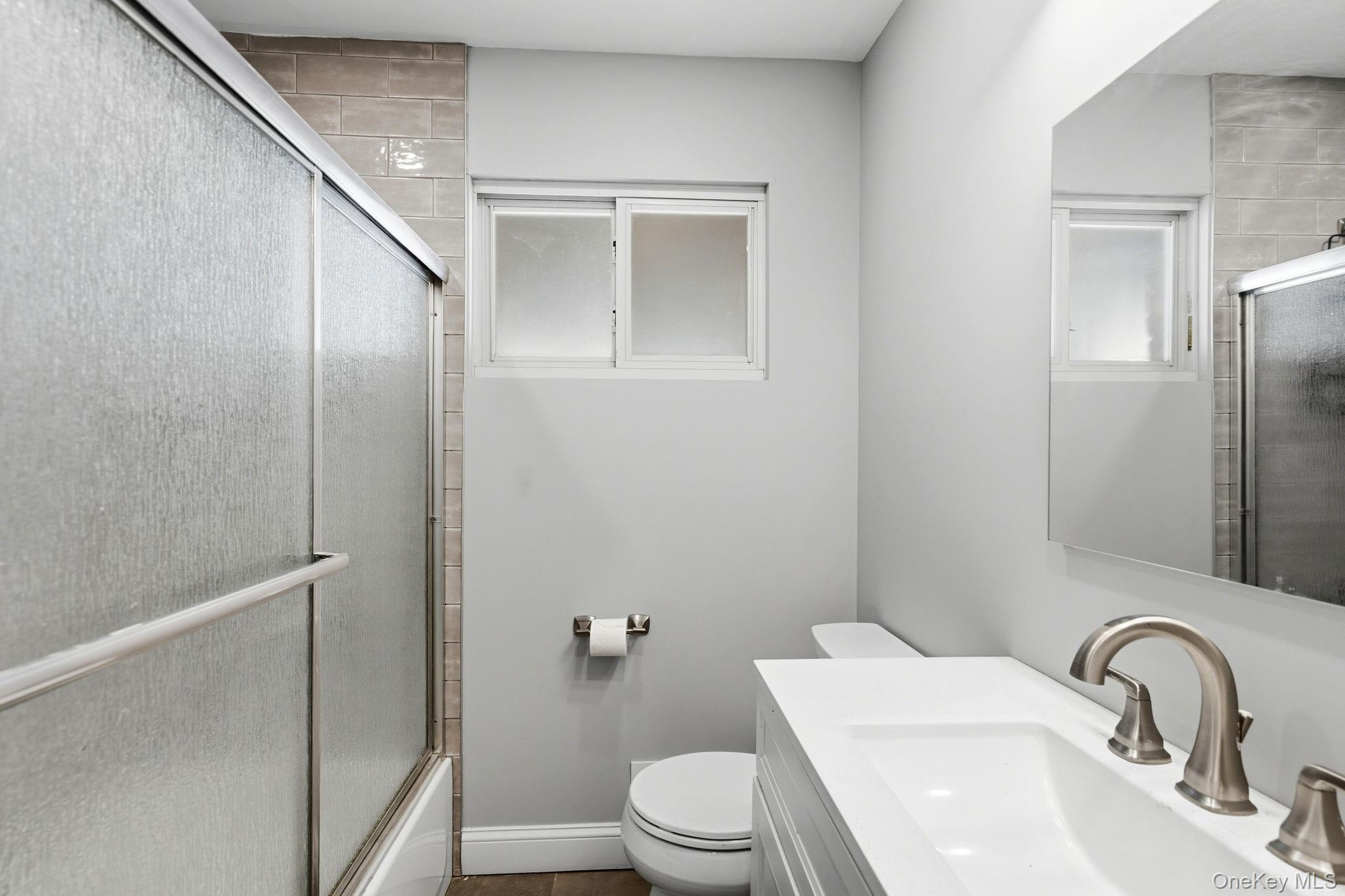 #19 photo, 16 Blackman Street, 롱 아일랜드 Smithtown , NY 11787