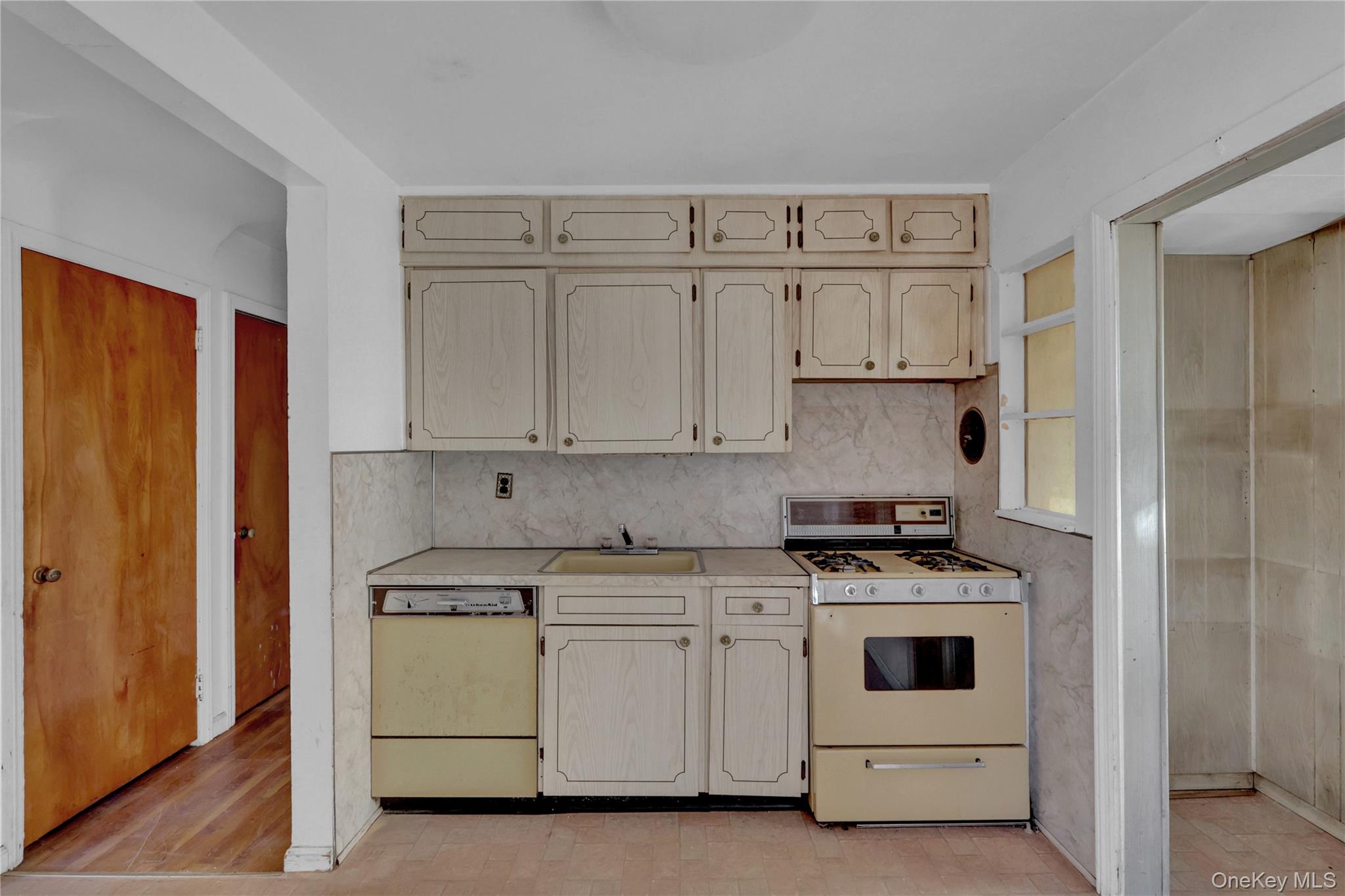 #10 photo, 140 Arlington Avenue, Valley Stream , NY 11580