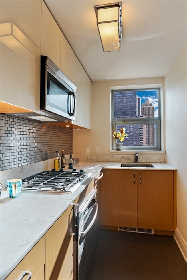 #8 photo, 211 E 51ST Street, 曼哈顿 中城东区 Turtle Bay , NY 10022