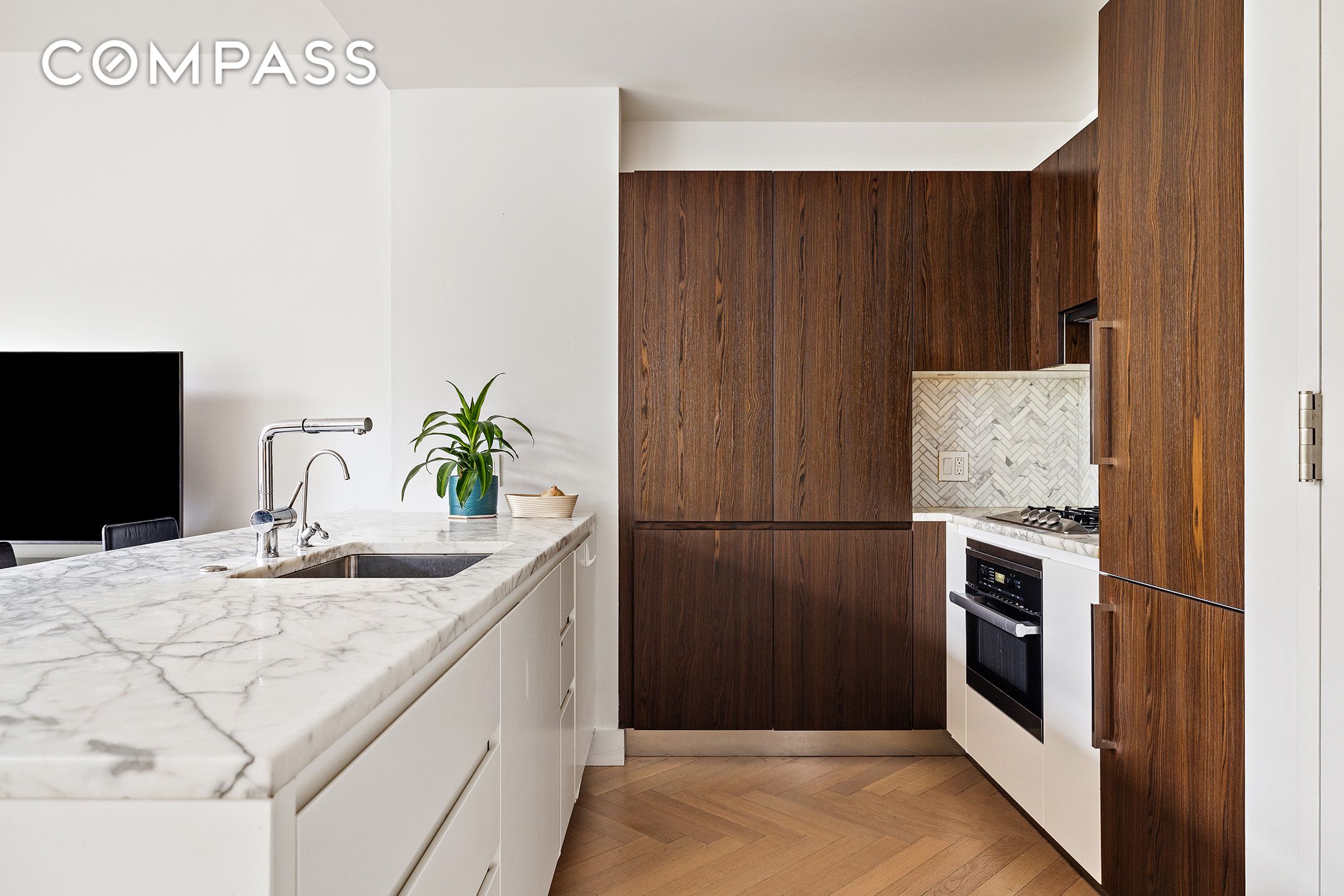 #7 photo, 100 Ave A, East Village , NY 10009