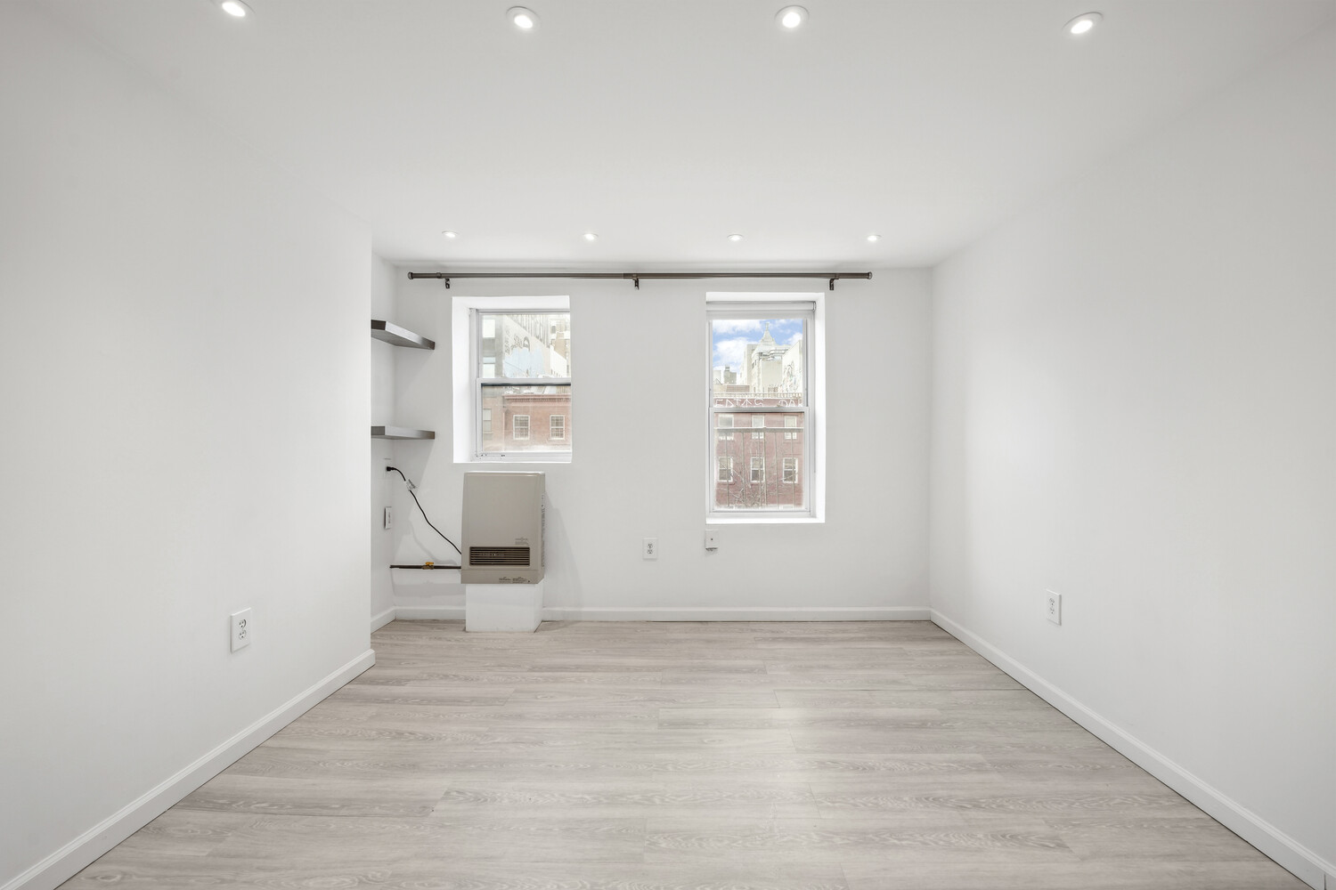 #3 photo, 222 1ST Avenue, East Village , NY 10009