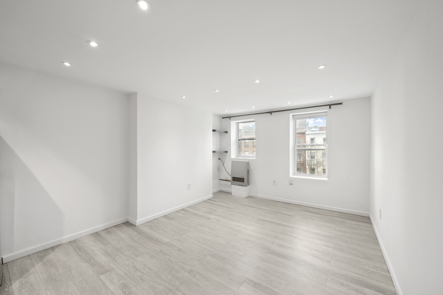 #5 photo, 222 1ST Avenue, East Village , NY 10009