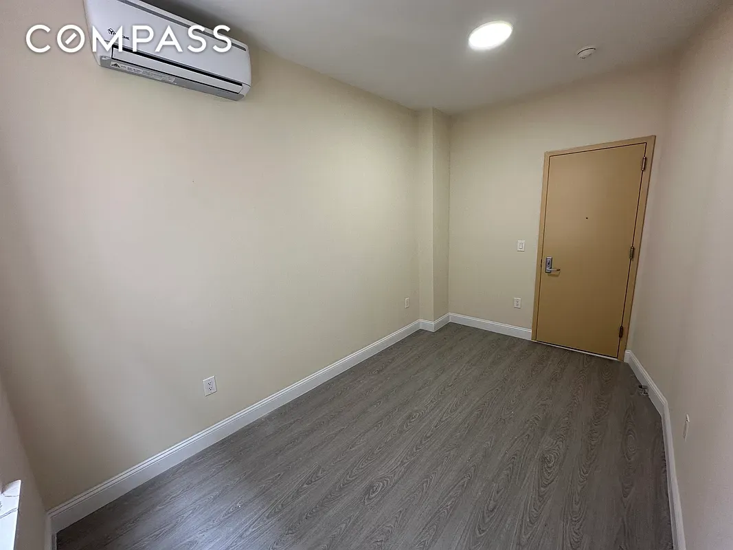 #13 photo, 946 St Nicholas Avenue, Washington Heights , NY 10032