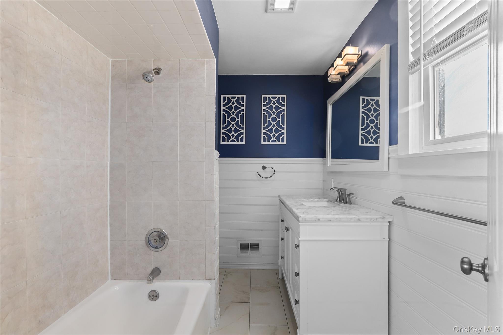 #9 photo, 81 N Washington Avenue, White Plains , NY 10603