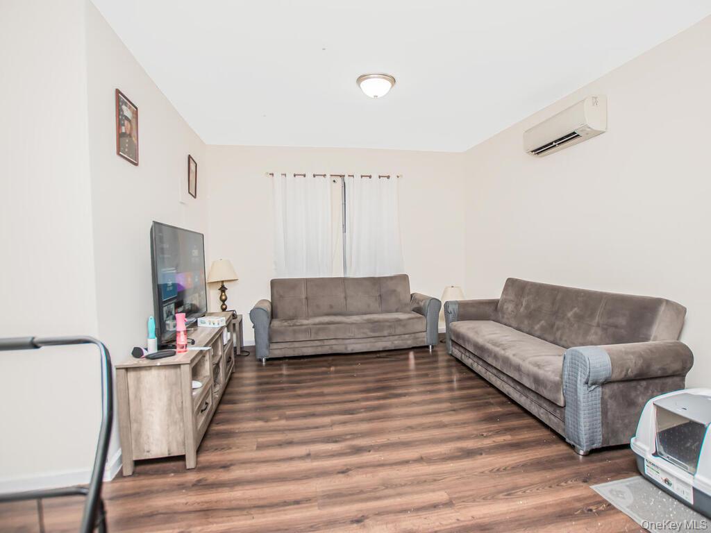 #14 photo, 1406 White Plains Road, ब्रोंक्स Bronx , NY 10462