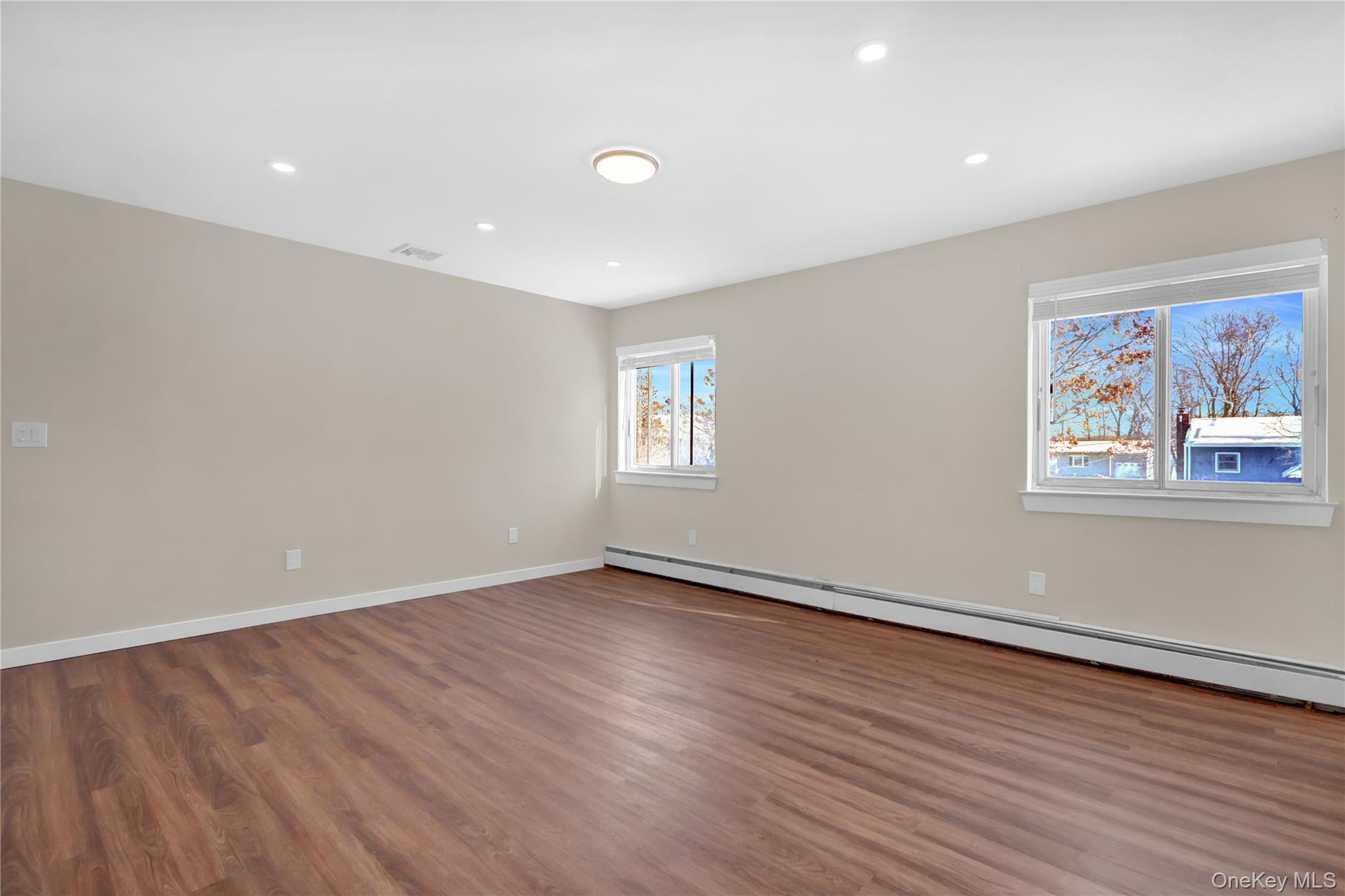 #15 photo, 293 Avenue B, Ronkonkoma , NY 11779