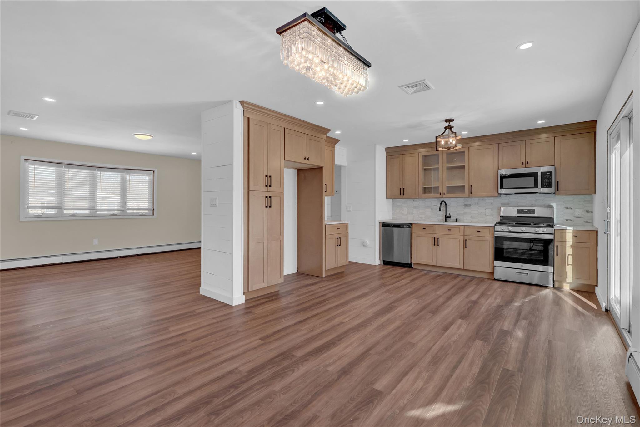 #9 photo, 293 Avenue B, Ronkonkoma , NY 11779