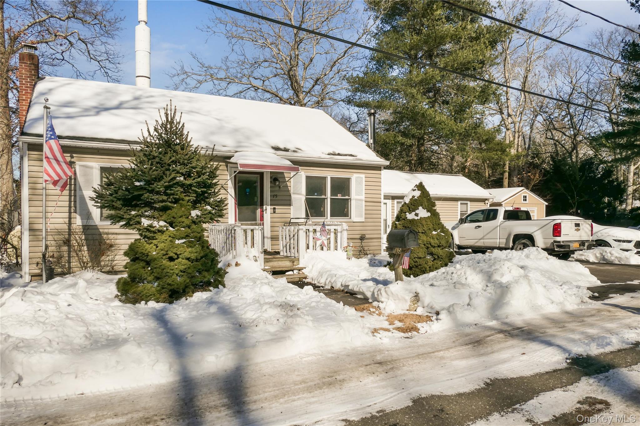 #1 photo, 15 Private Road, सफ़ोक काउंटी Medford , NY 11763