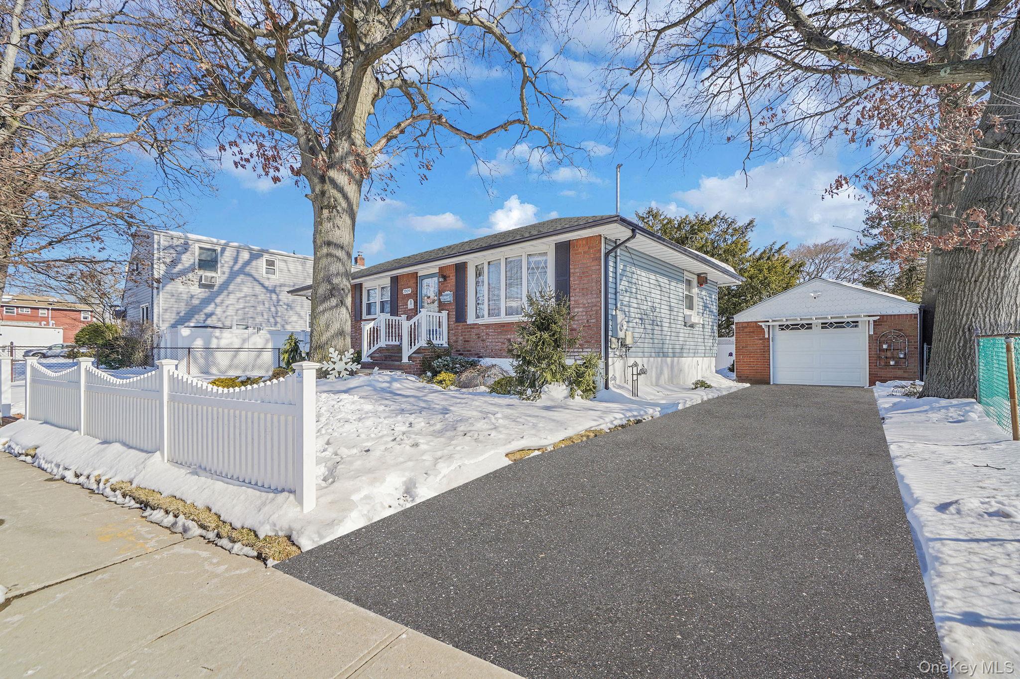 #3 photo, 2009 Newbridge Road, Bellmore , NY 11710